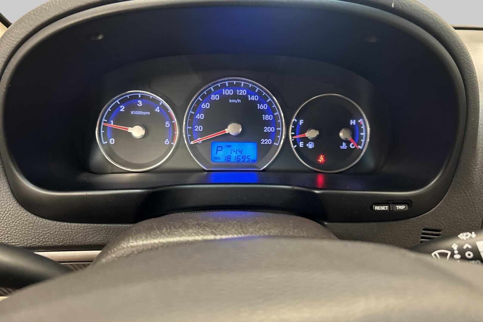 Hyundai Santa Fe iso kuva 14