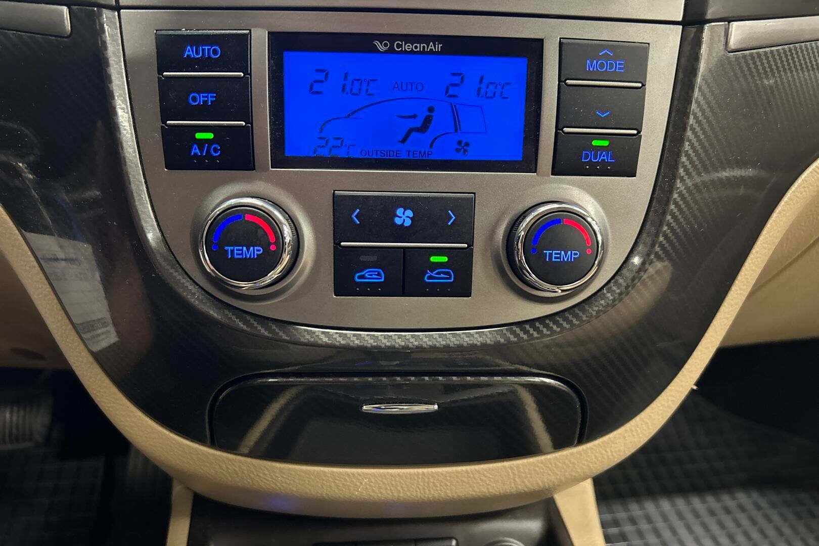 Hyundai Santa Fe iso kuva 18
