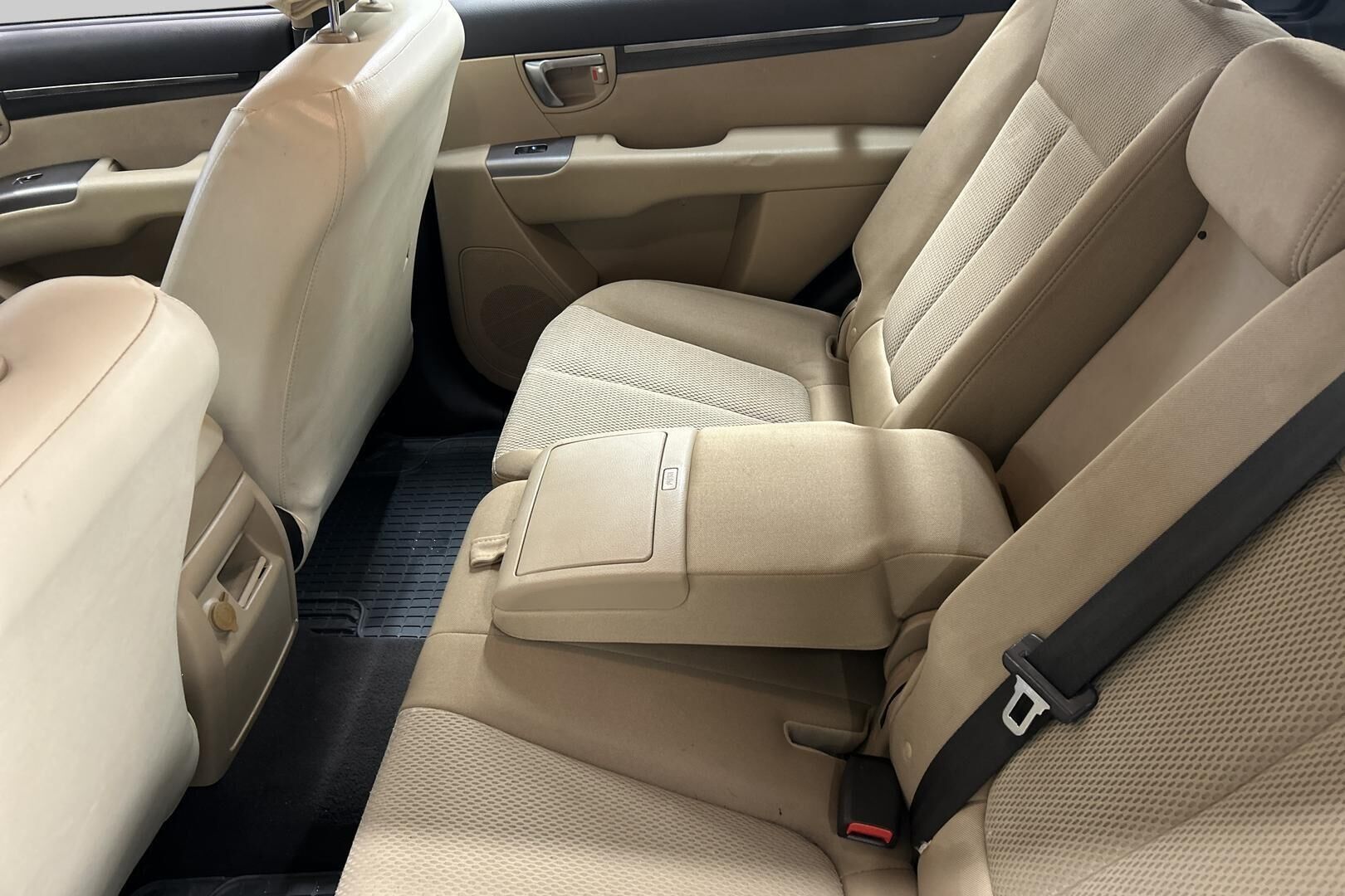 Hyundai Santa Fe iso kuva 25