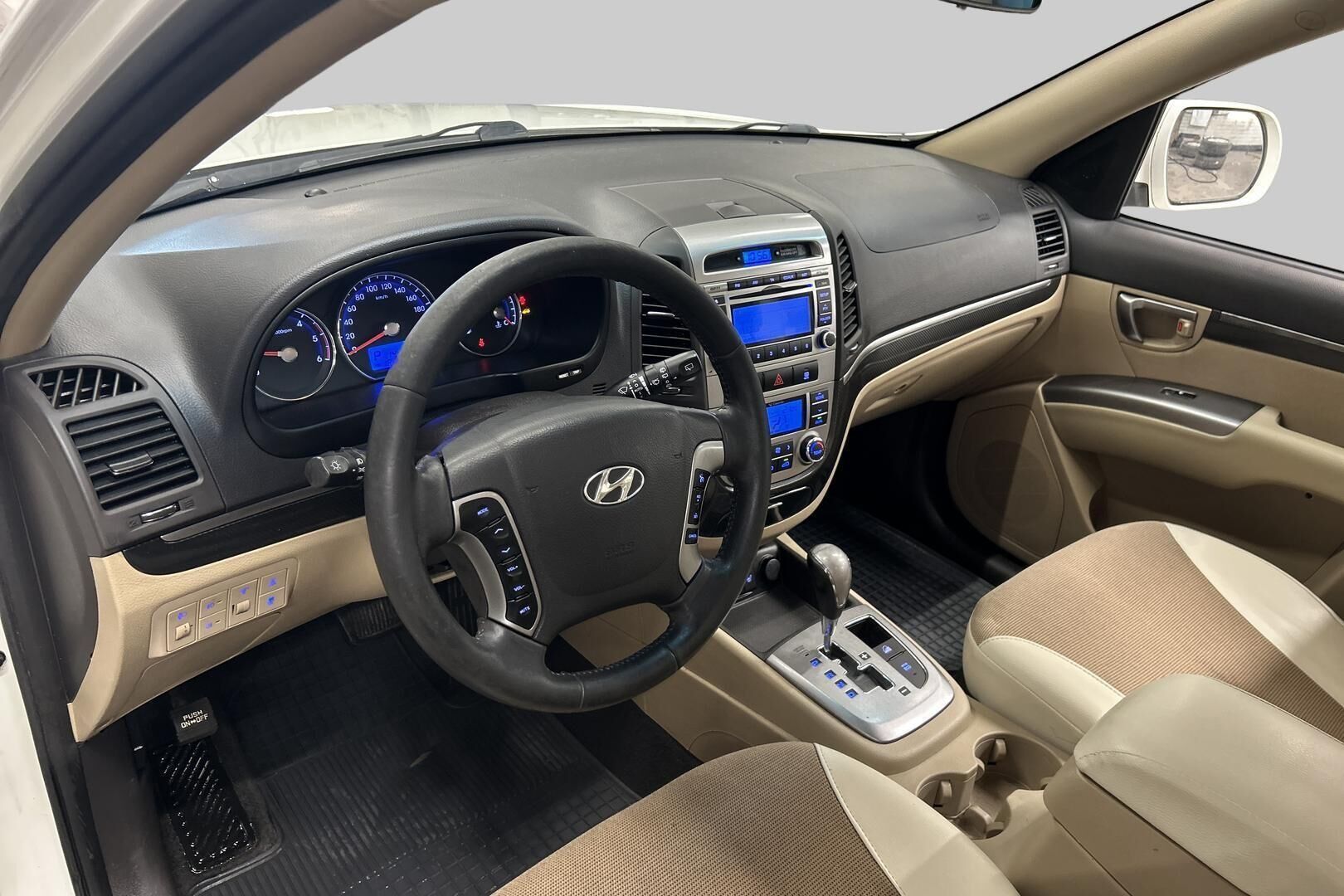 Hyundai Santa Fe iso kuva 9