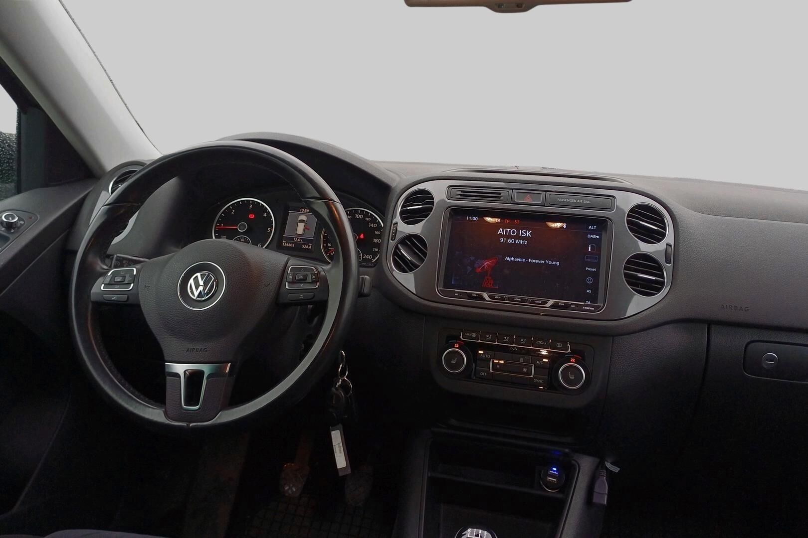 Volkswagen Tiguan iso kuva 2