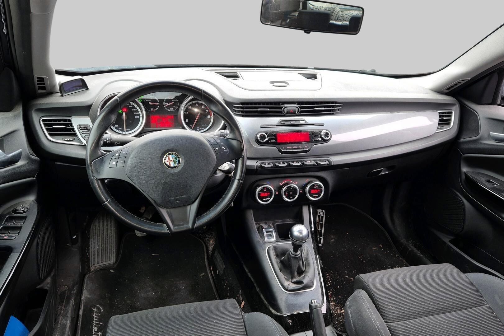 Alfa Romeo Giulietta iso kuva 3