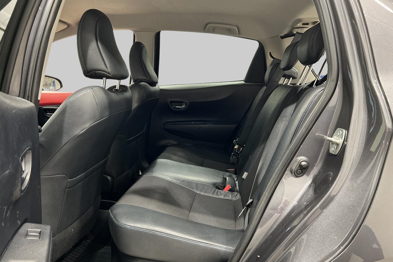 Toyota Yaris iso kuva 9