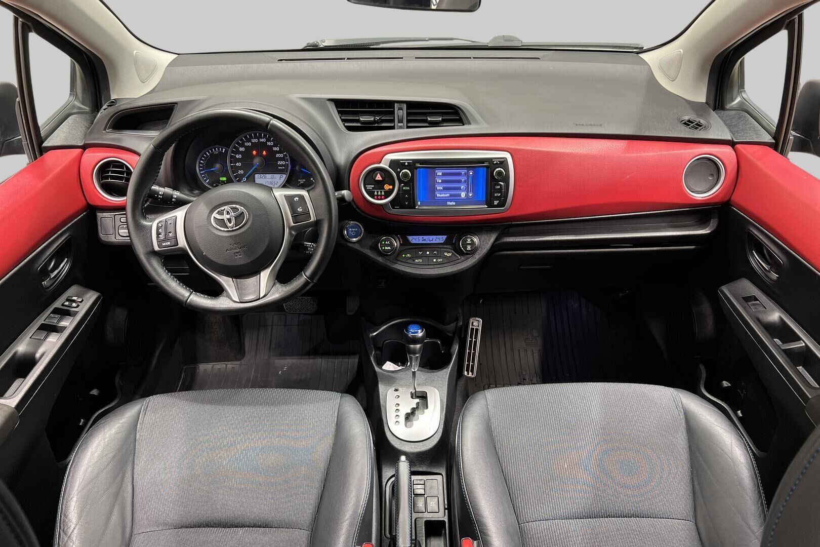 Toyota Yaris iso kuva 10