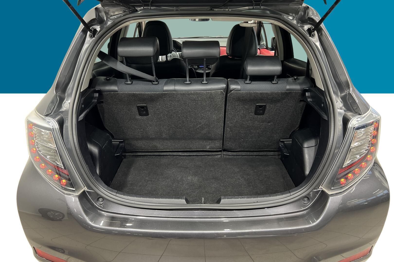 Toyota Yaris iso kuva 11