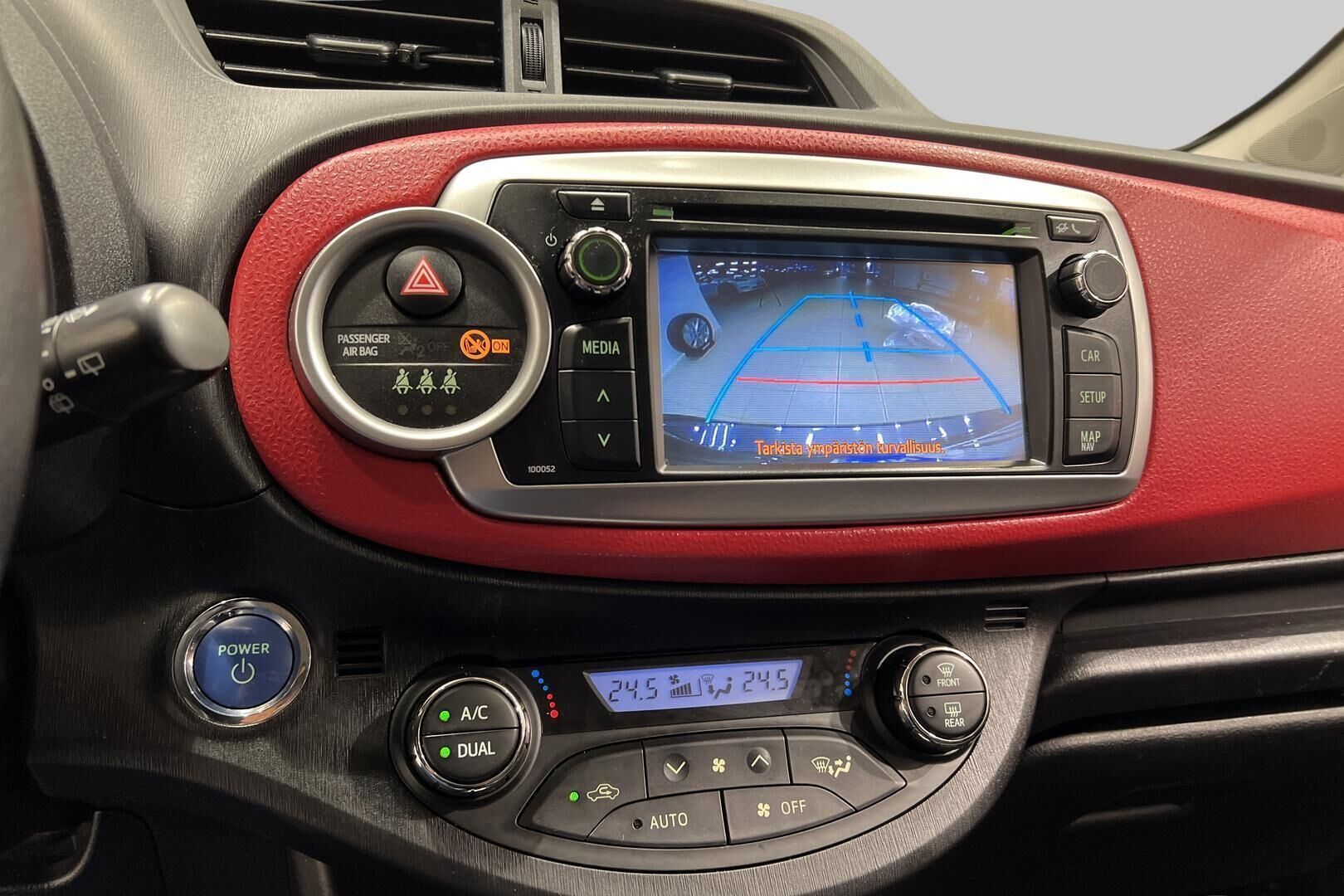 Toyota Yaris iso kuva 13
