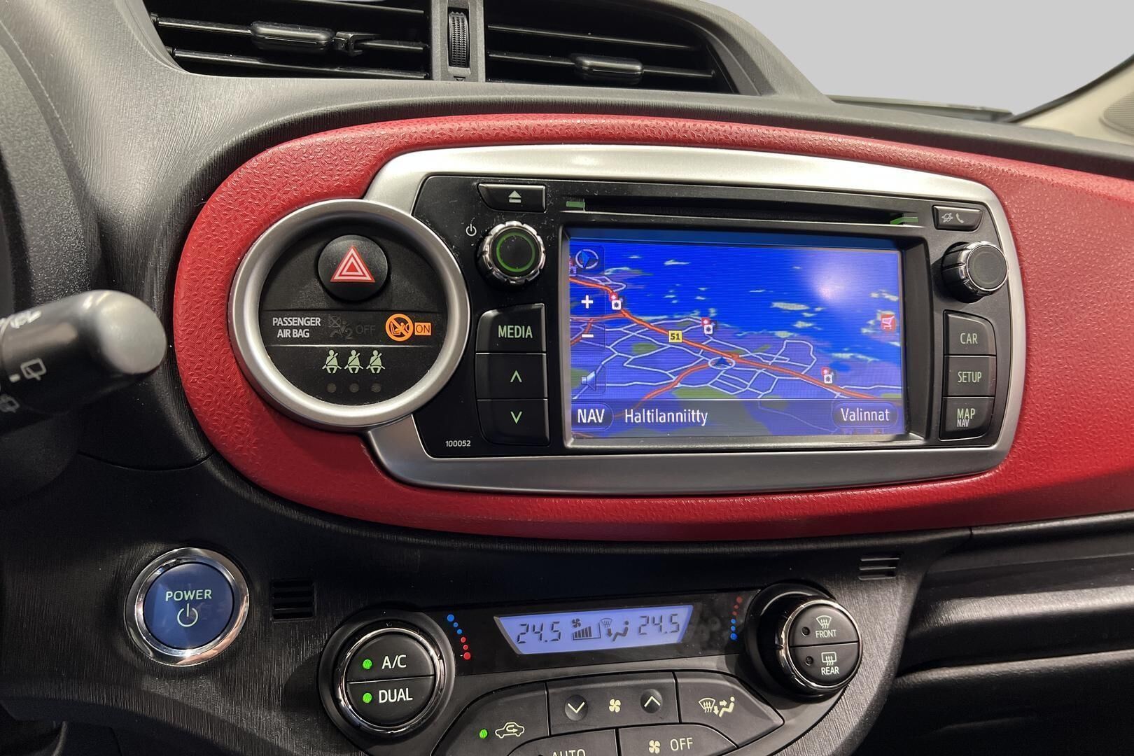 Toyota Yaris iso kuva 14