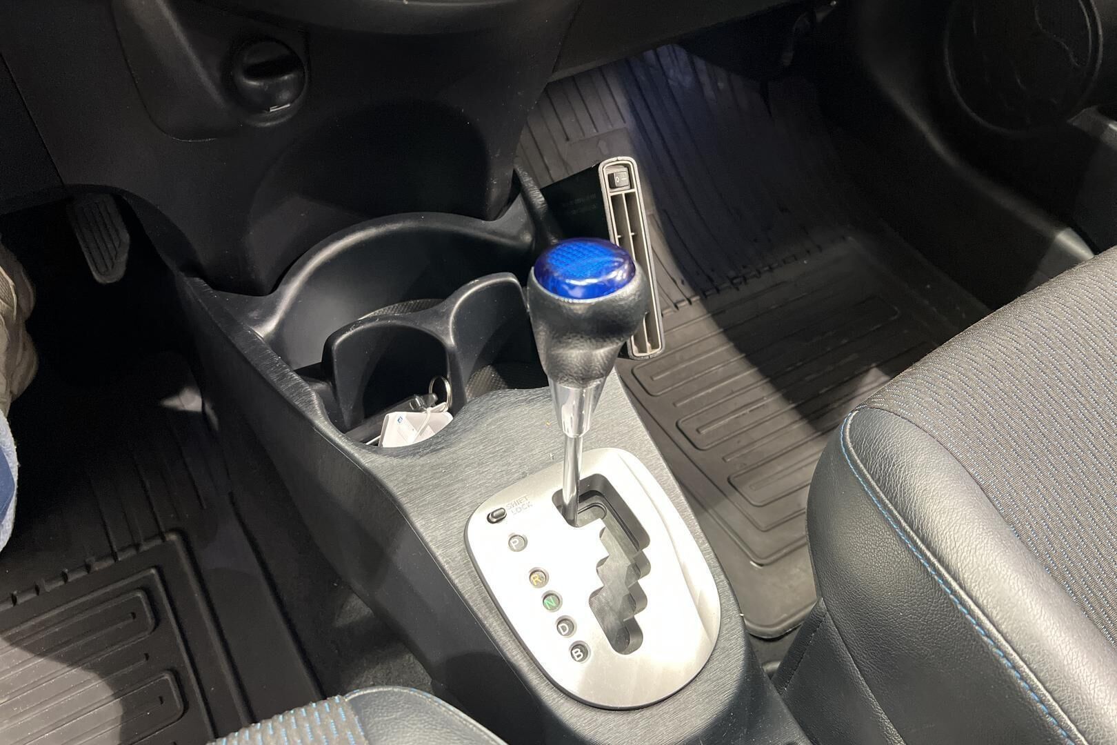 Toyota Yaris iso kuva 15