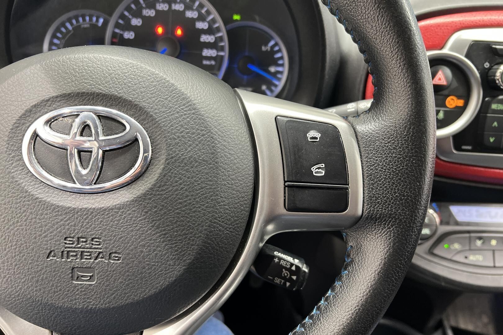 Toyota Yaris iso kuva 16