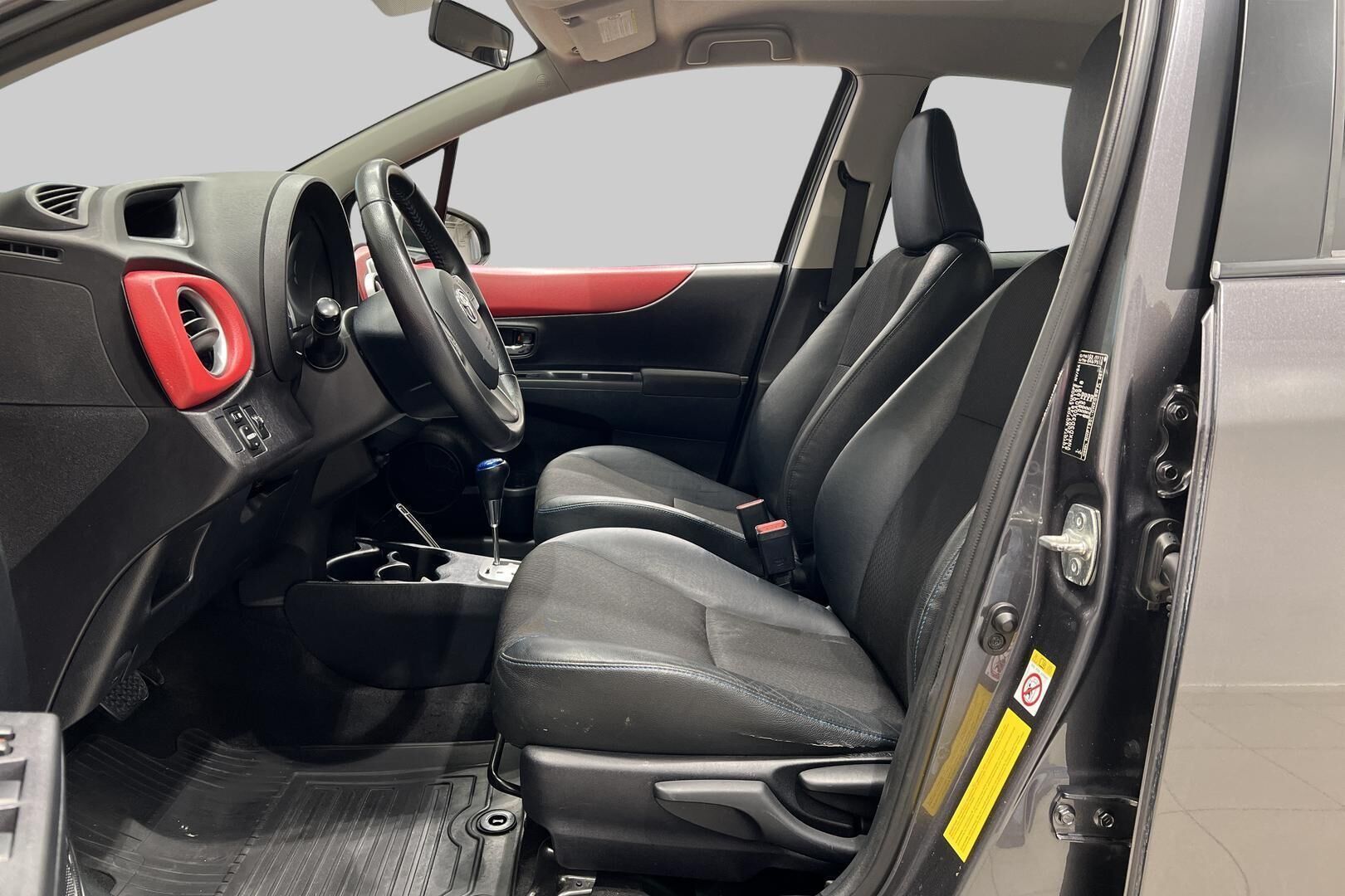 Toyota Yaris iso kuva 8