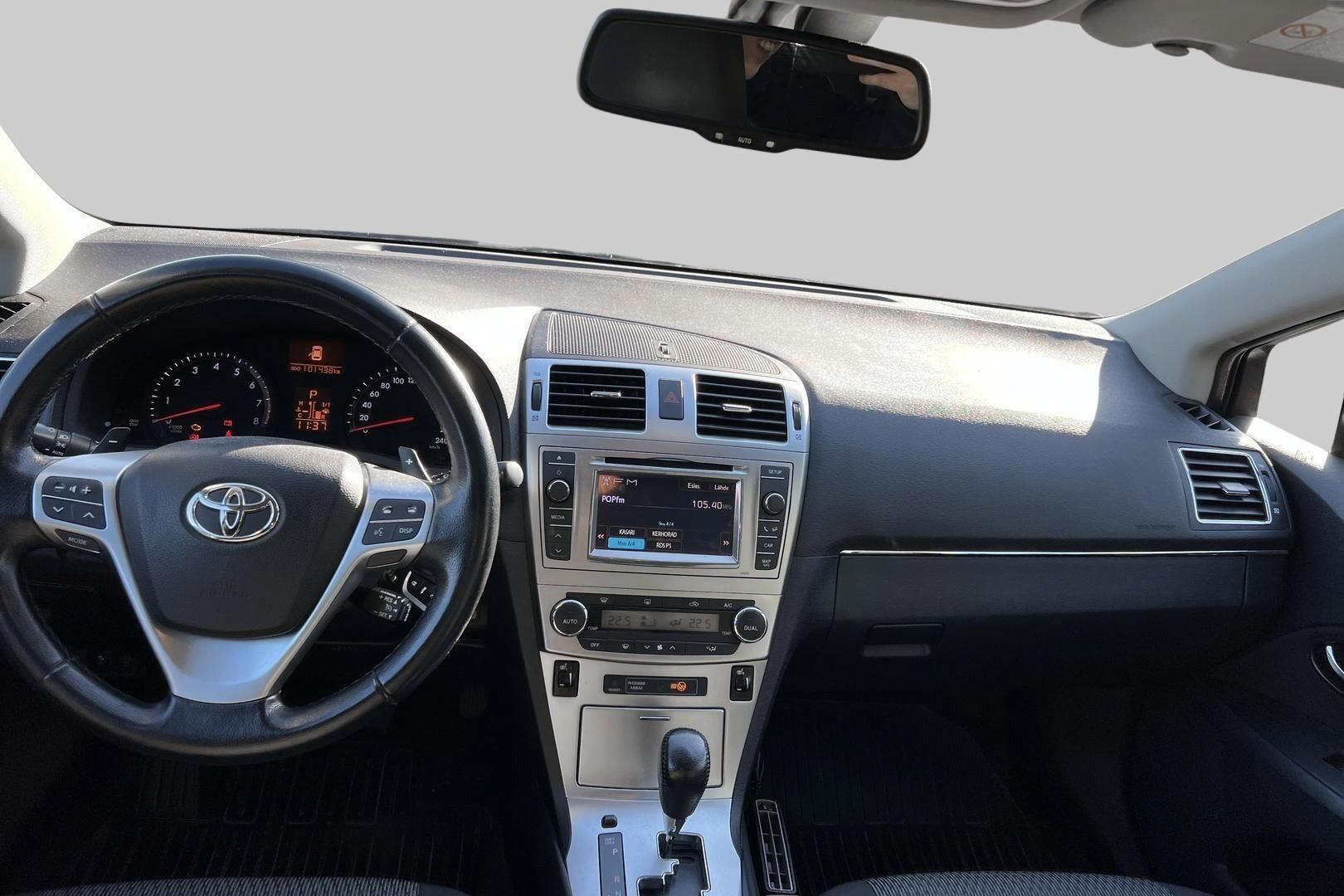 Toyota Avensis iso kuva 2