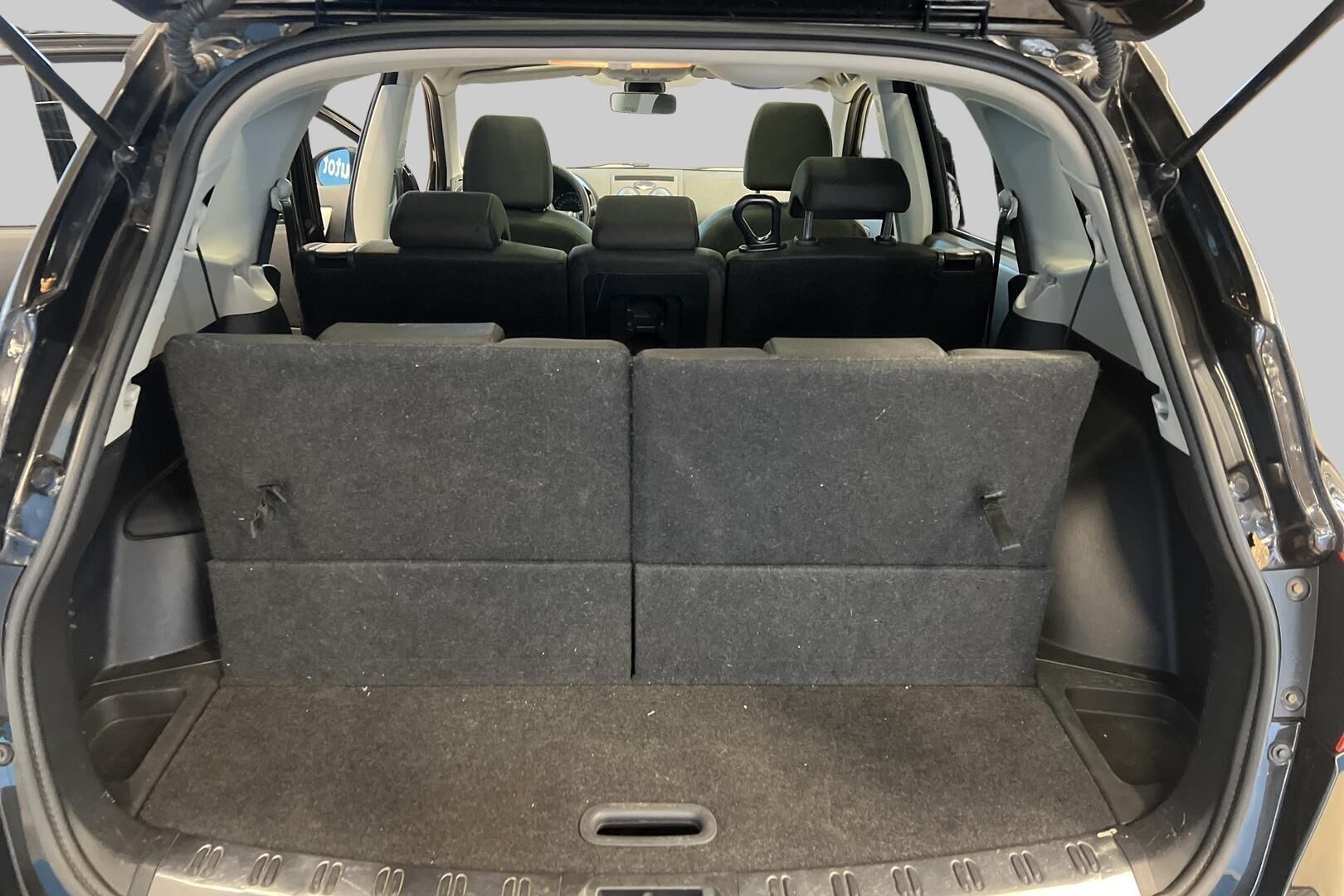 Nissan Qashqai+2 iso kuva 12