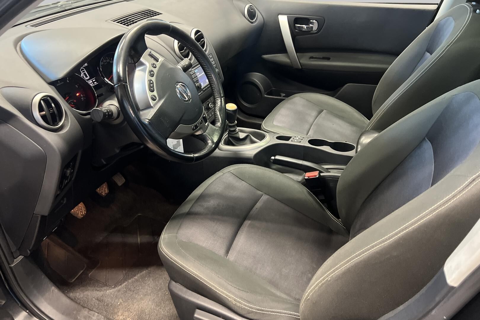 Nissan Qashqai+2 iso kuva 9