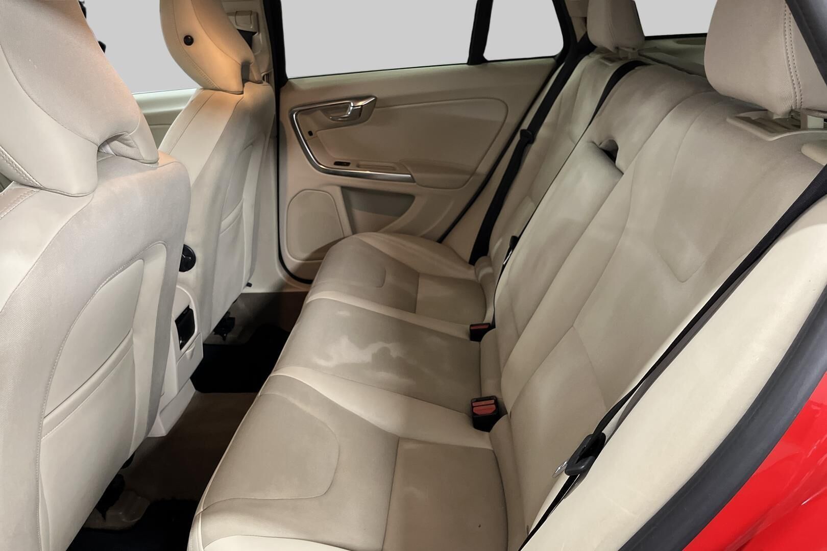 Volvo V60 iso kuva 10