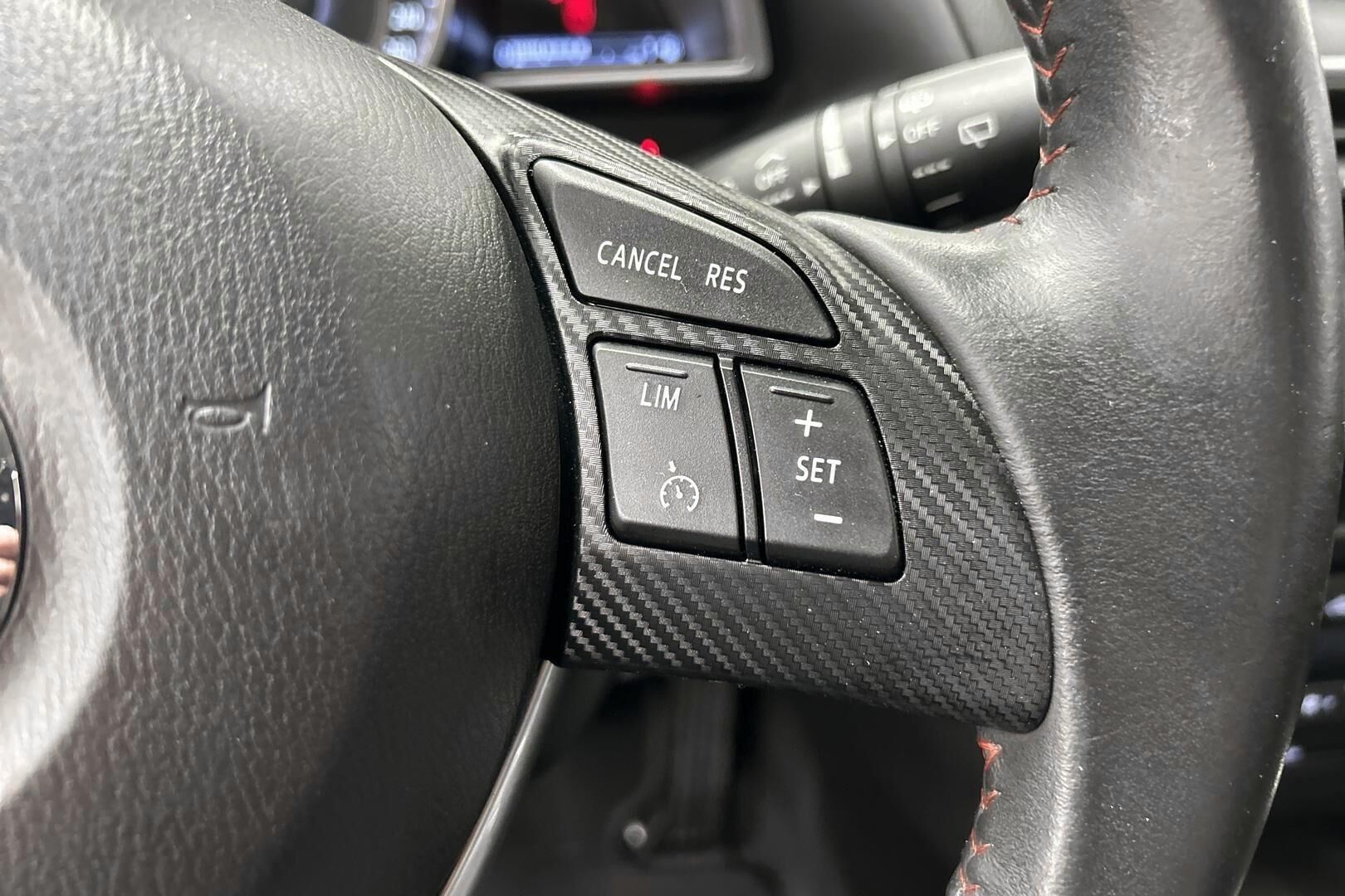 Mazda Mazda3 iso kuva 12
