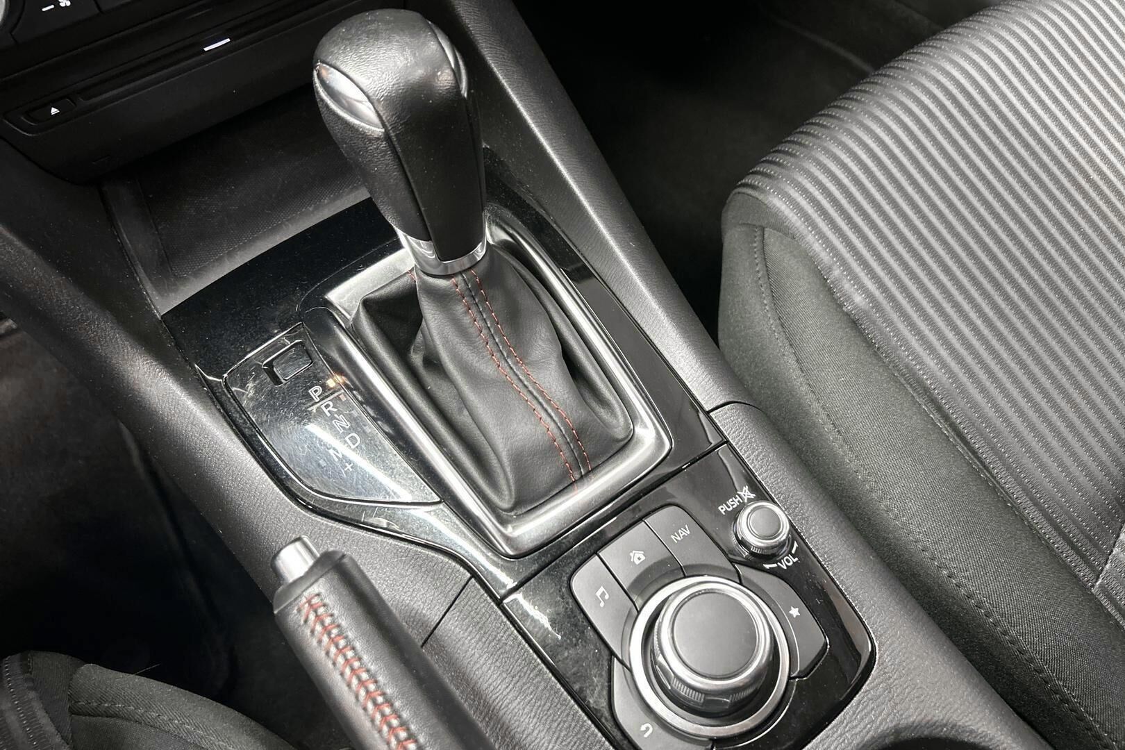 Mazda Mazda3 iso kuva 16