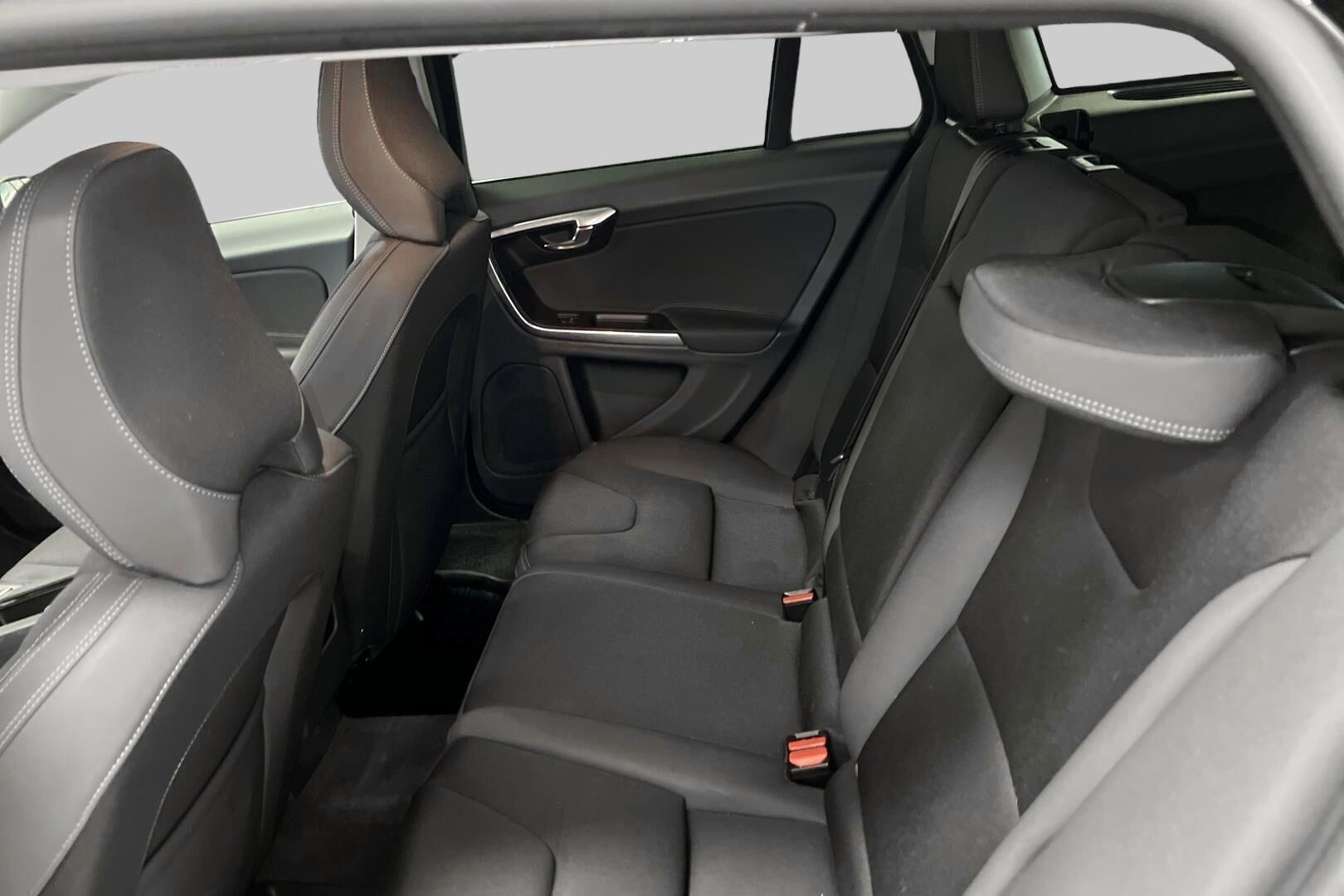 Volvo V60 iso kuva 10