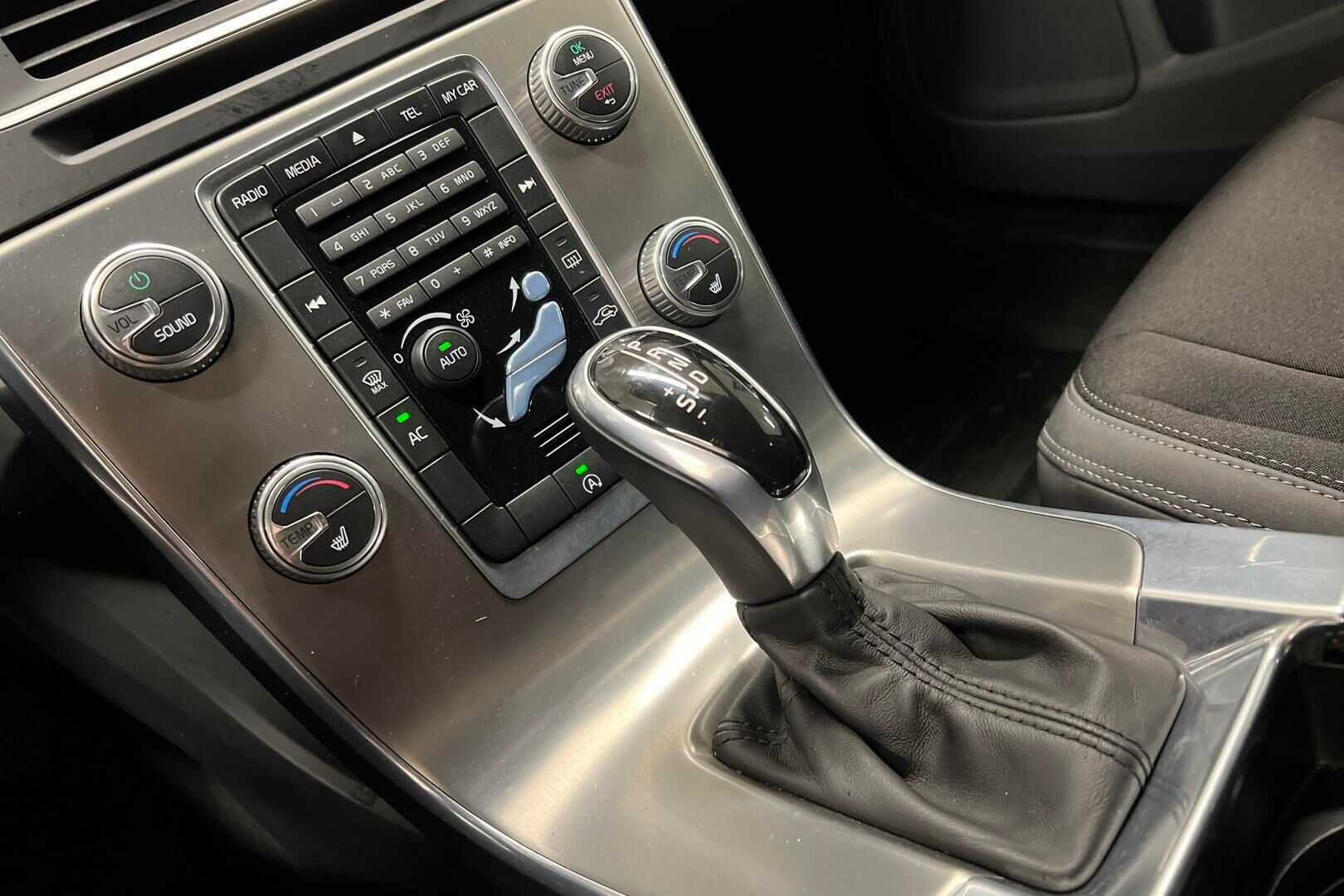 Volvo V60 iso kuva 16