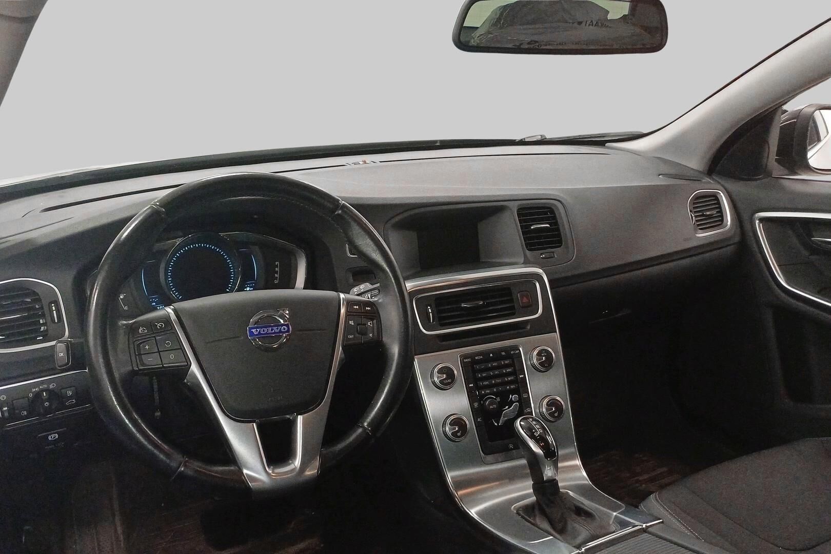 Volvo V60 iso kuva 2