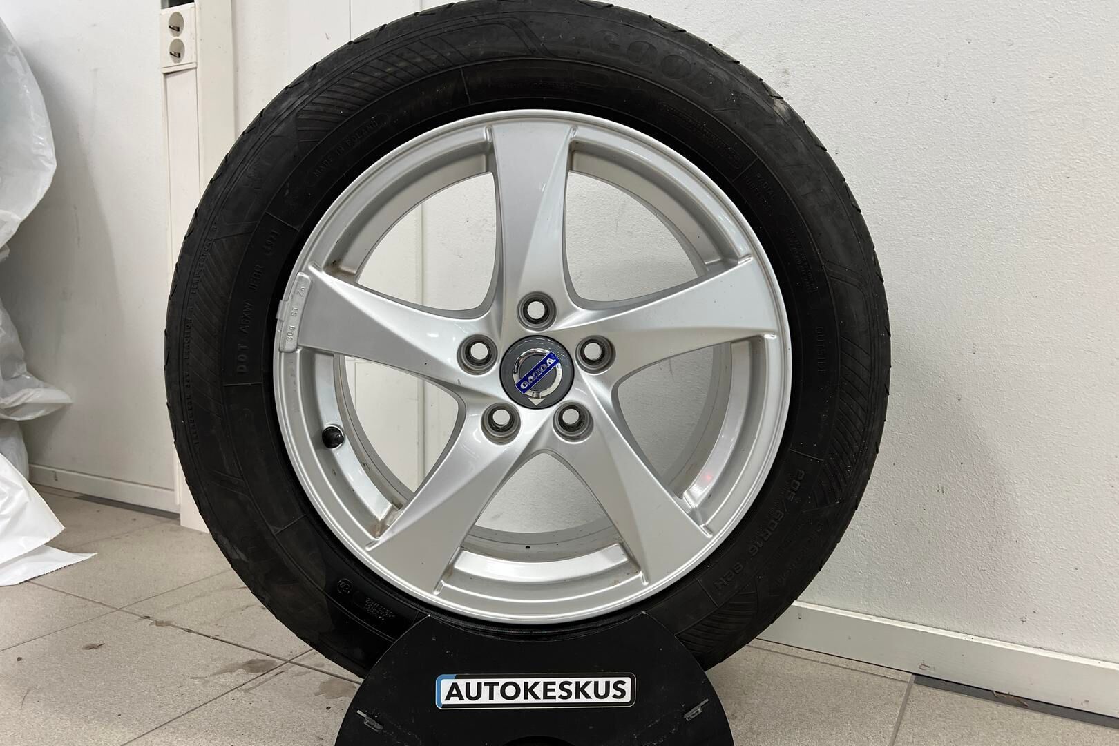 Volvo V60 iso kuva 21