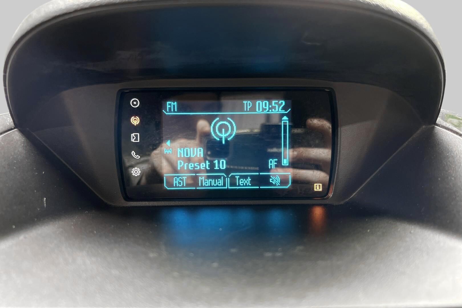 Ford Tourneo Courier iso kuva 16