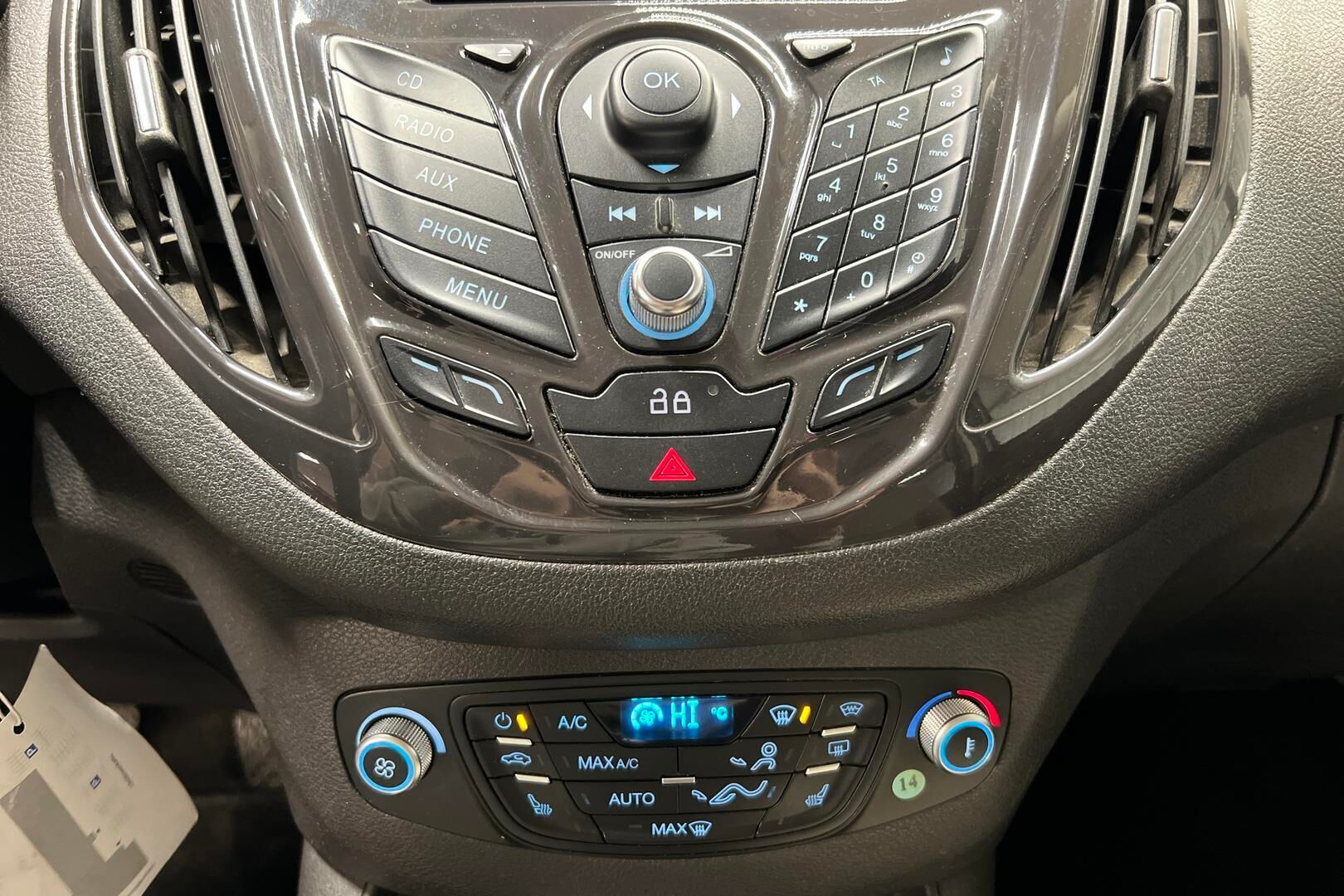 Ford Tourneo Courier iso kuva 17