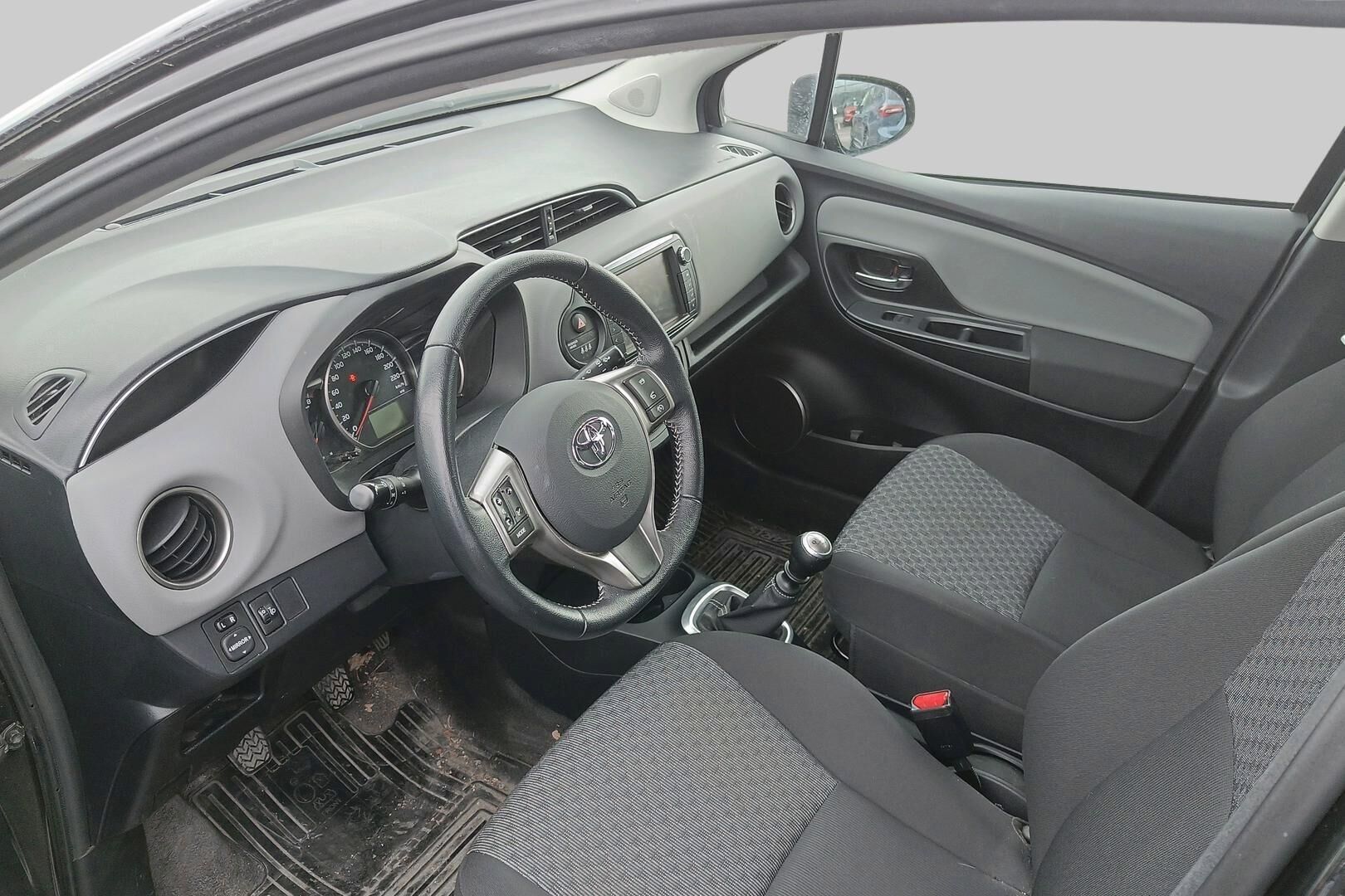 Toyota Yaris iso kuva 2