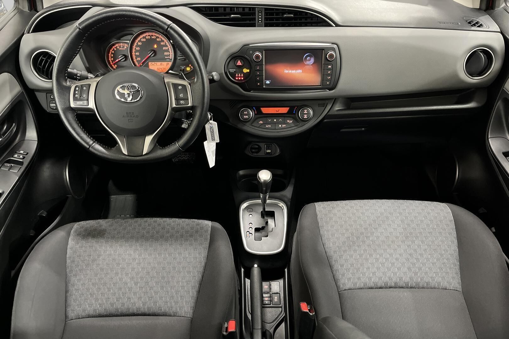 Toyota Yaris iso kuva 11