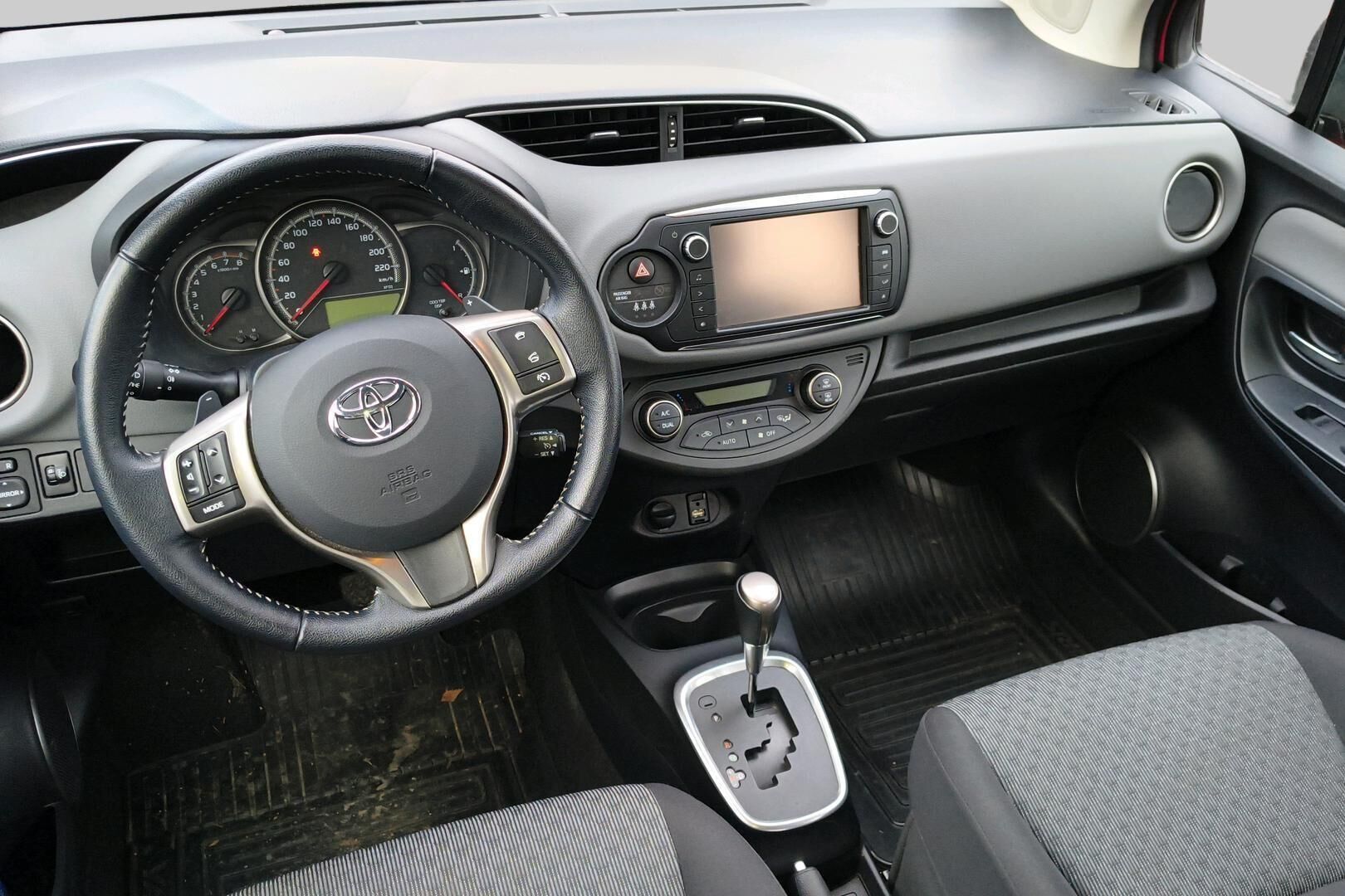 Toyota Yaris iso kuva 1