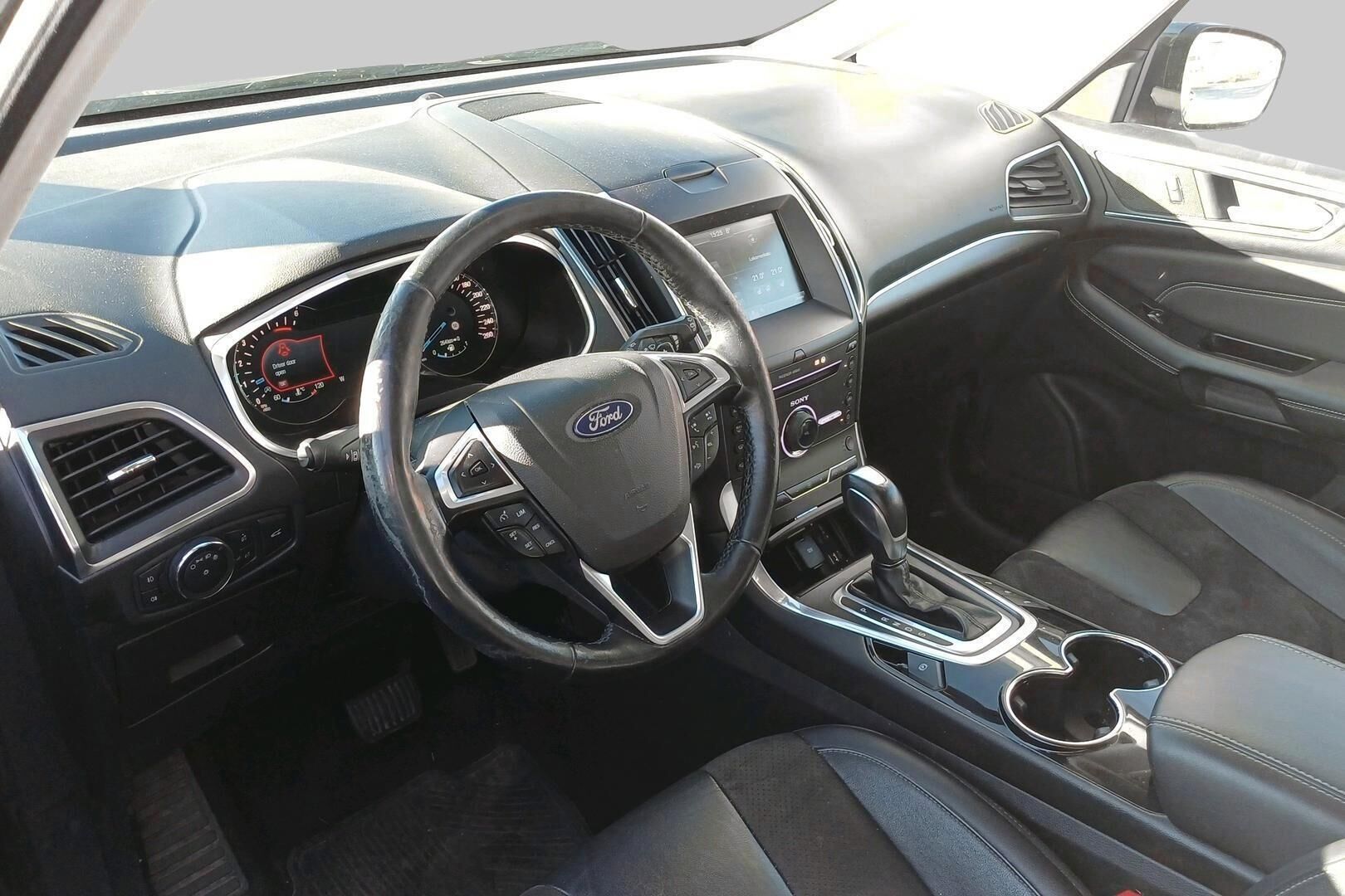 Ford Galaxy iso kuva 2