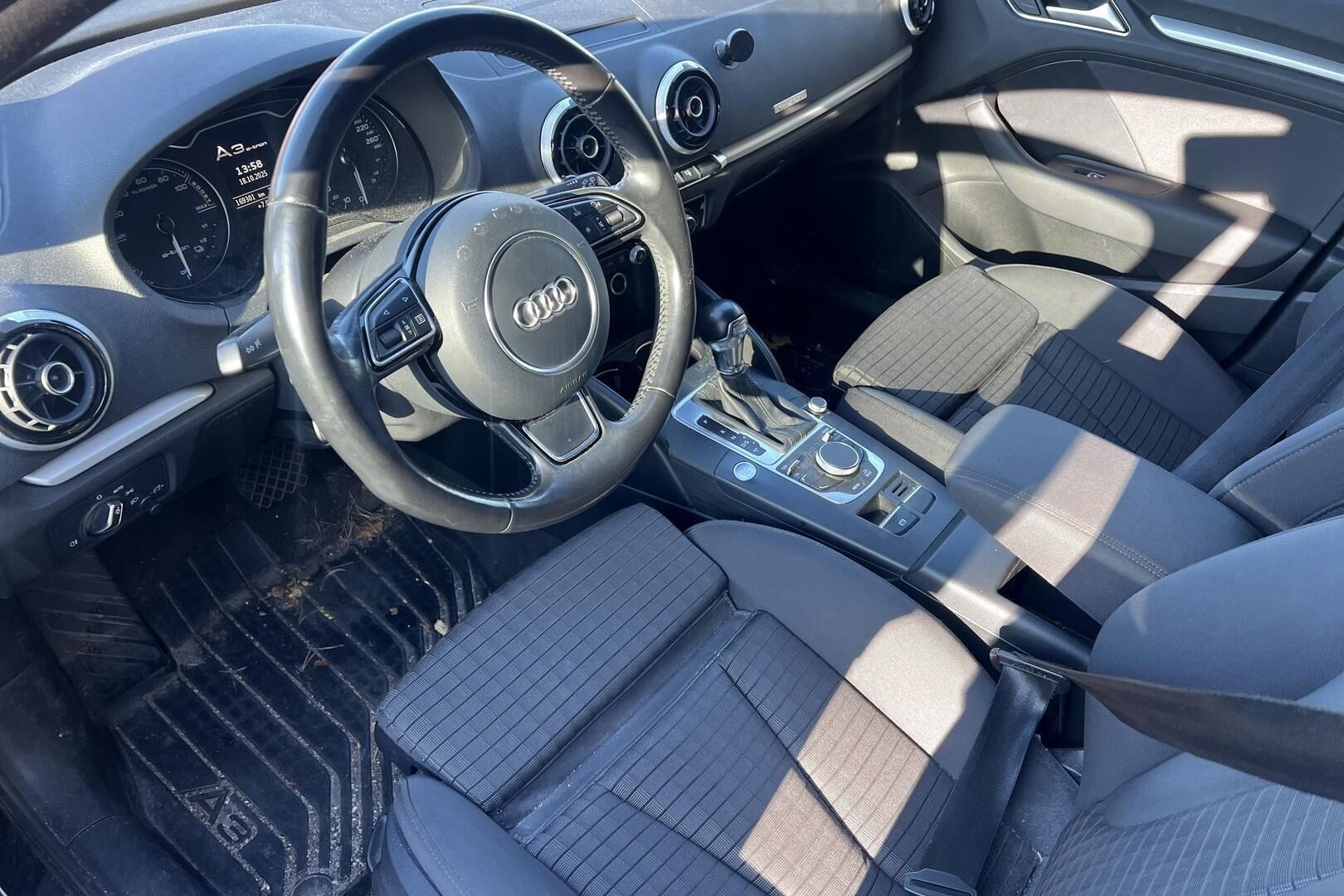 Audi A3 iso kuva 2