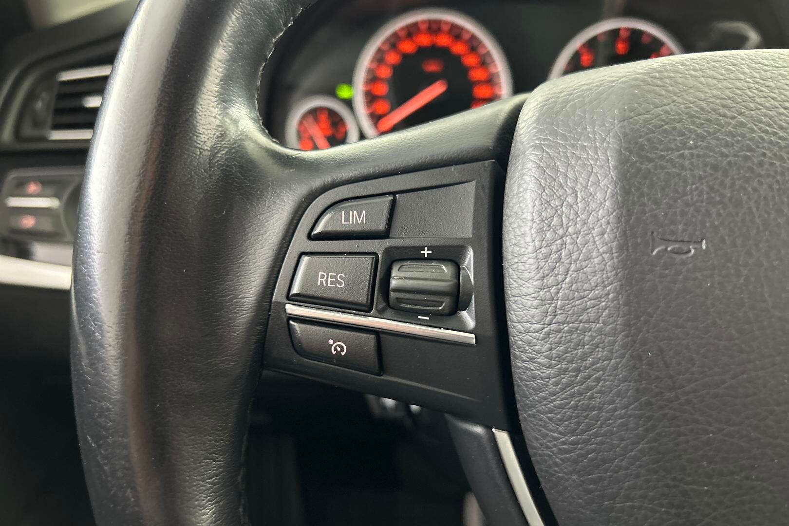 BMW 5-SARJA iso kuva 14