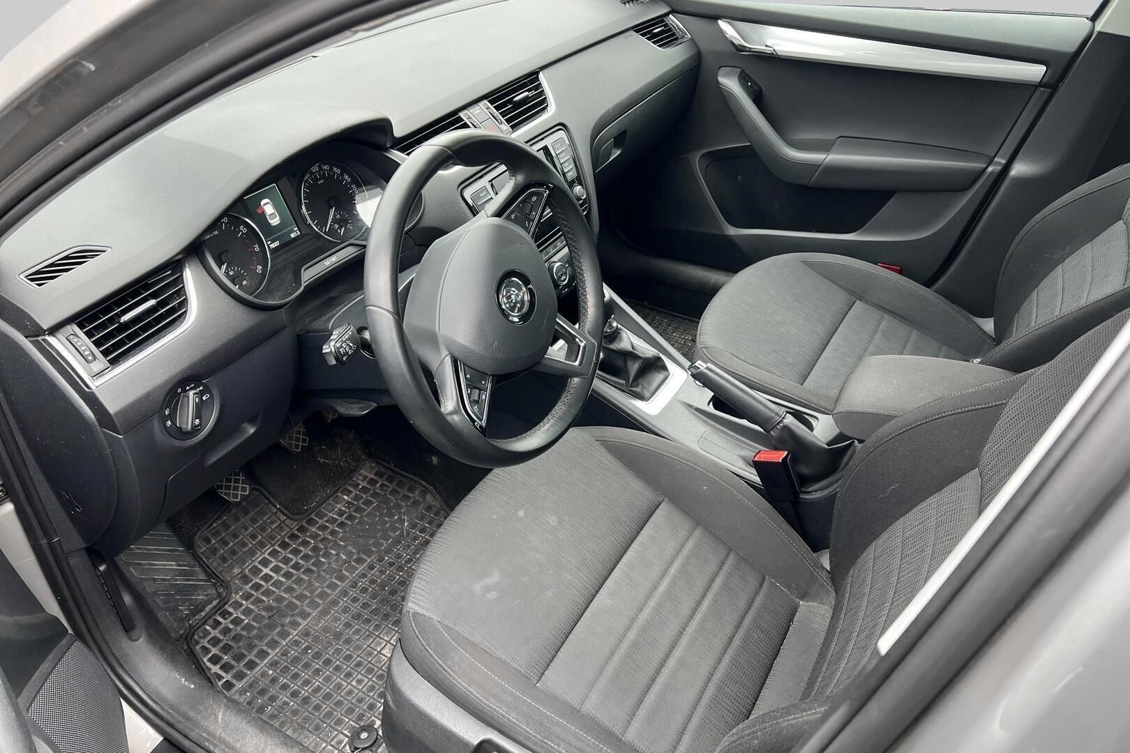 Skoda Octavia iso kuva 2