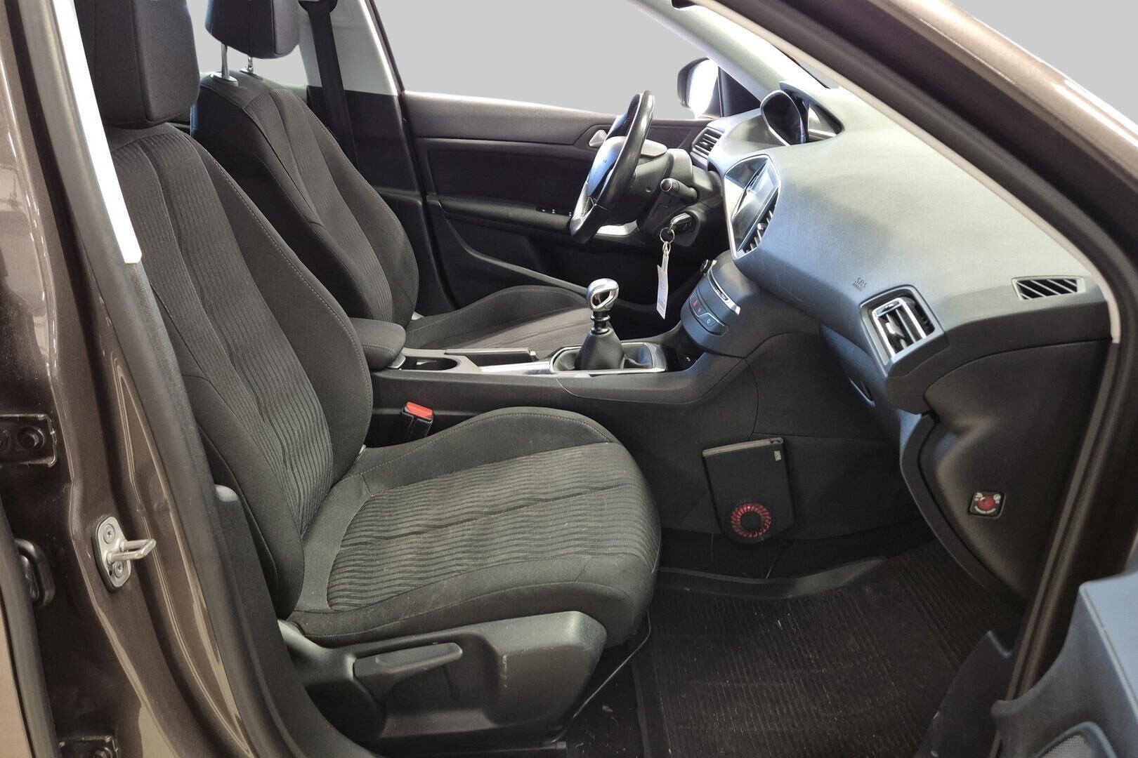 Peugeot 308 iso kuva 4