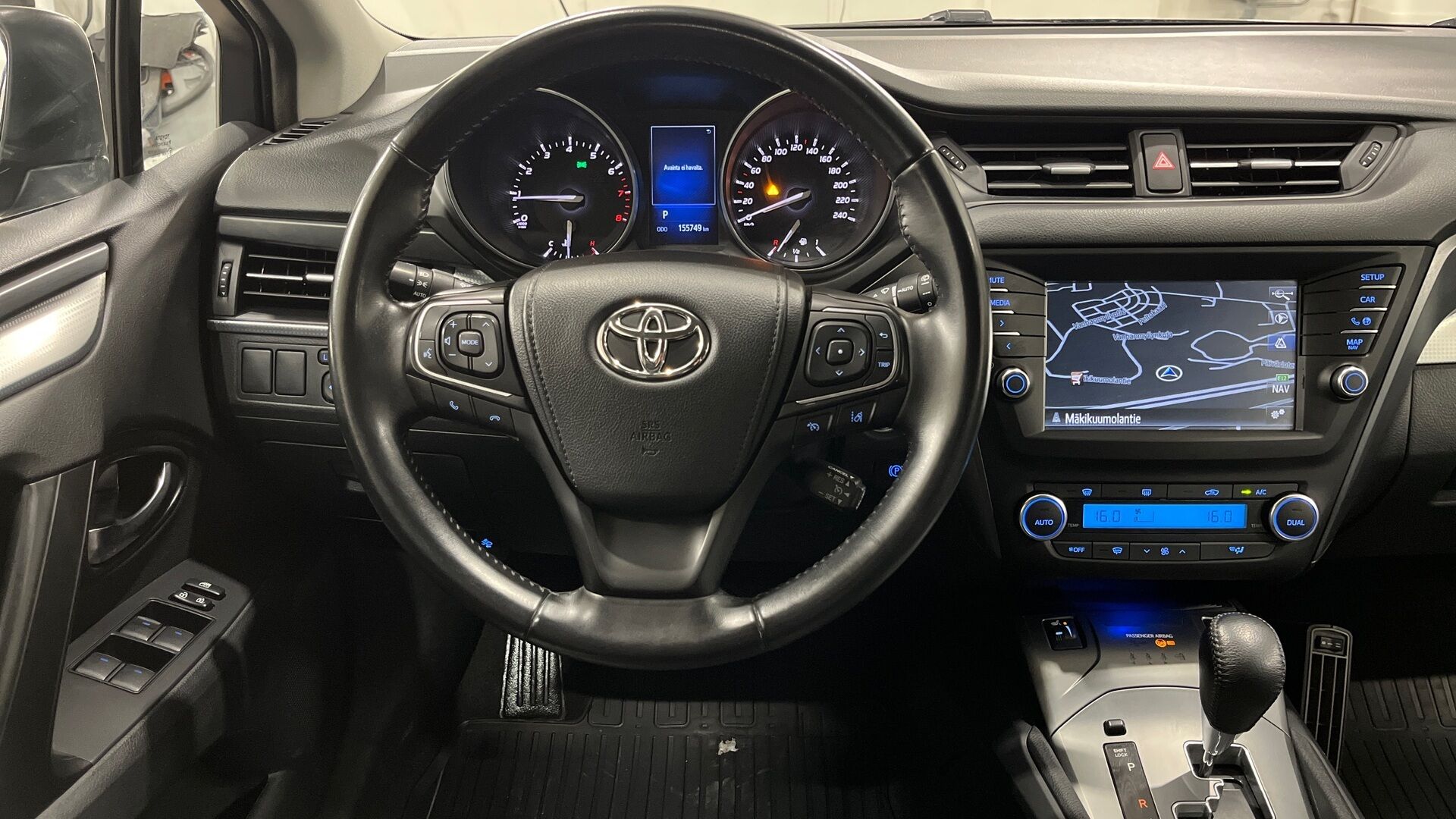 Toyota Avensis iso kuva 10