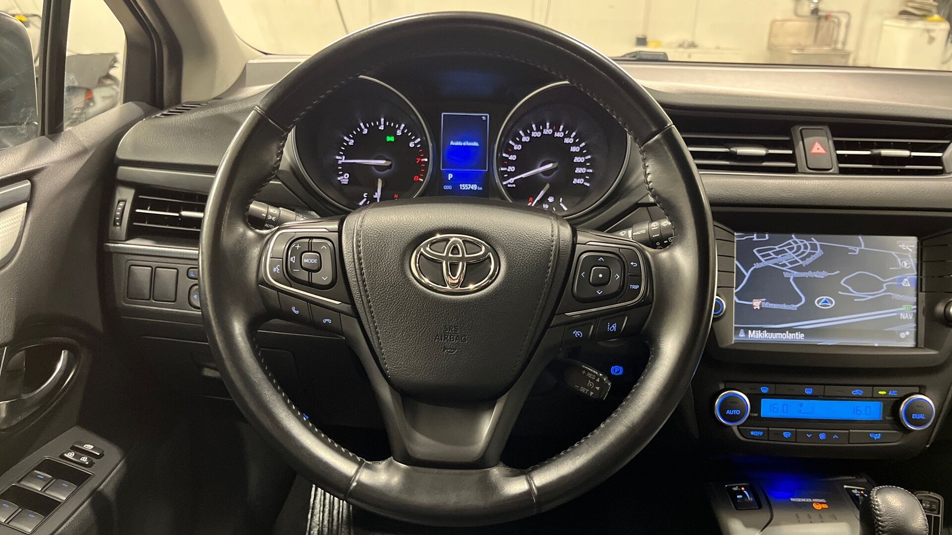 Toyota Avensis iso kuva 11