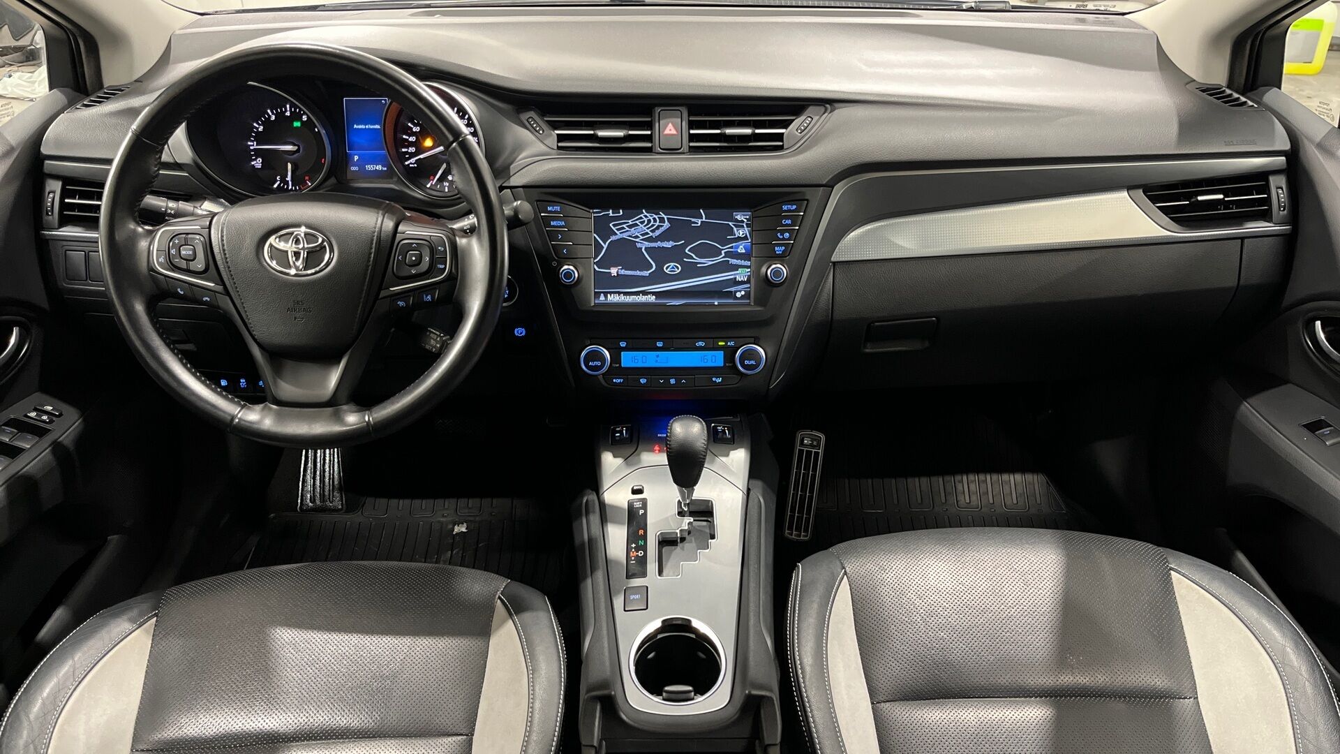Toyota Avensis iso kuva 9