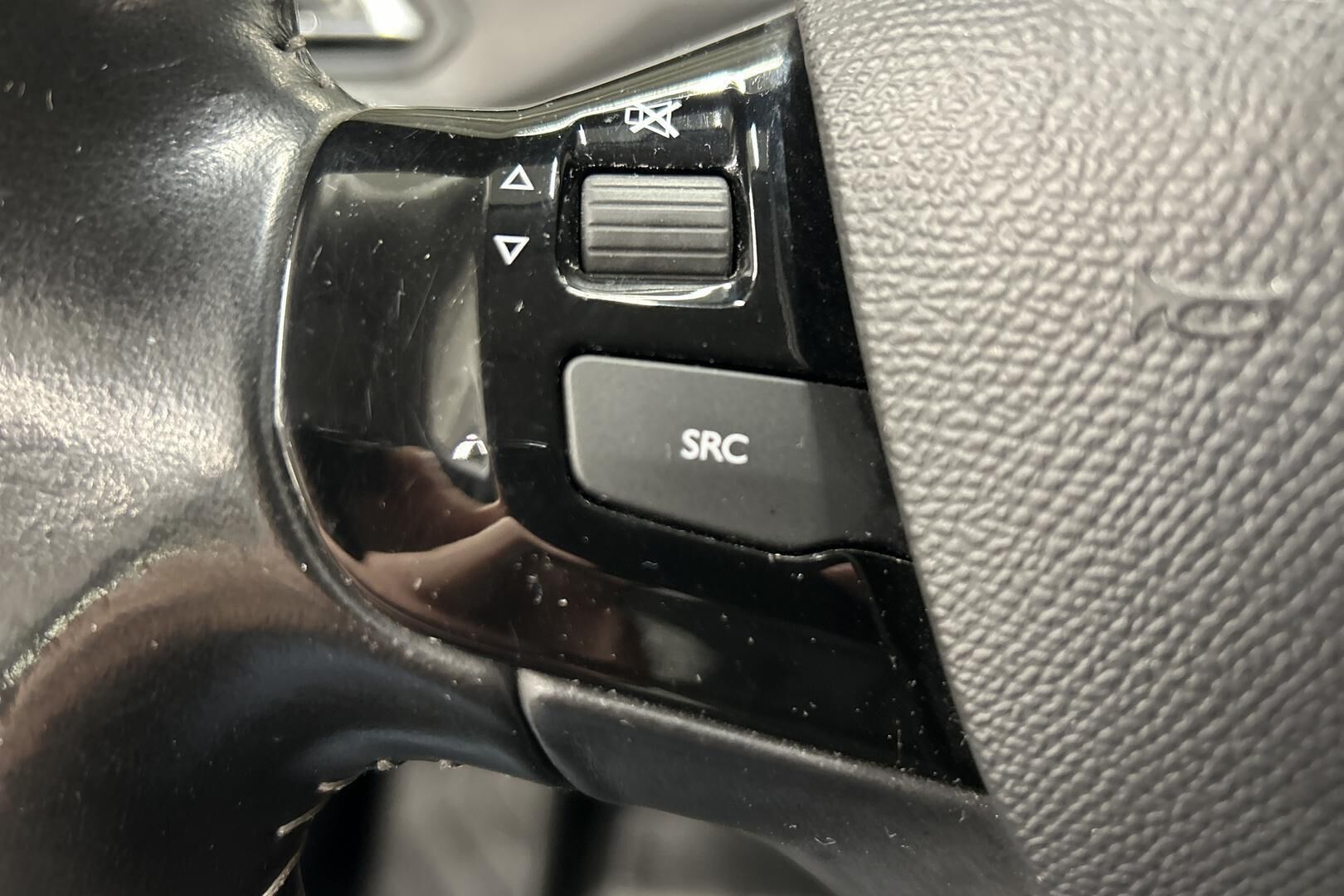 Peugeot 308 iso kuva 14