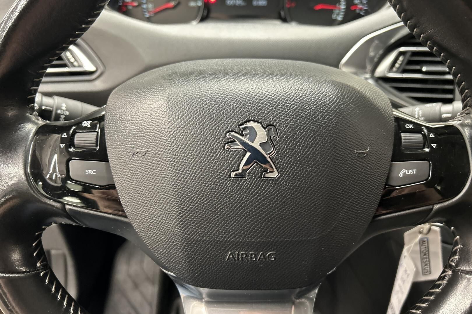 Peugeot 308 iso kuva 17