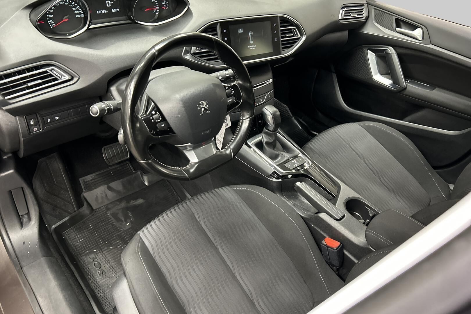 Peugeot 308 iso kuva 8