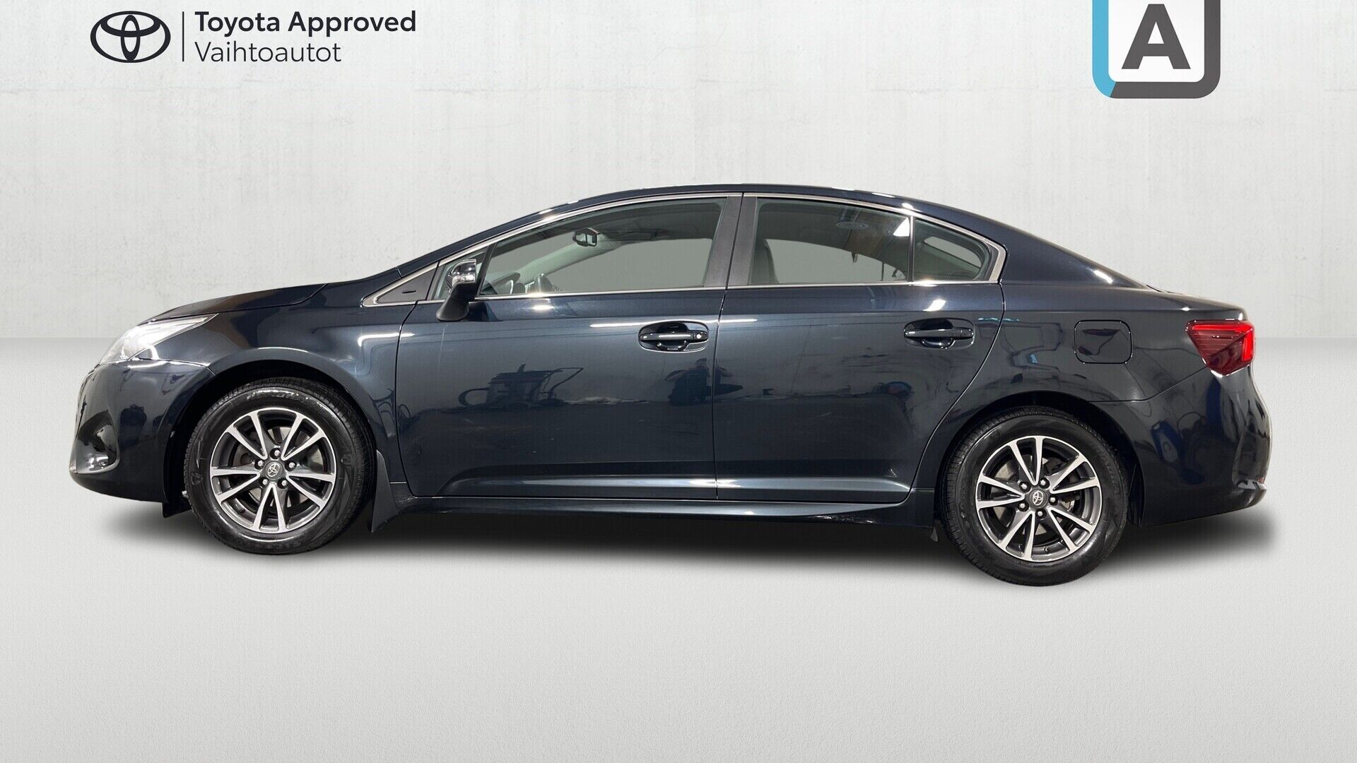 Toyota Avensis iso kuva 1