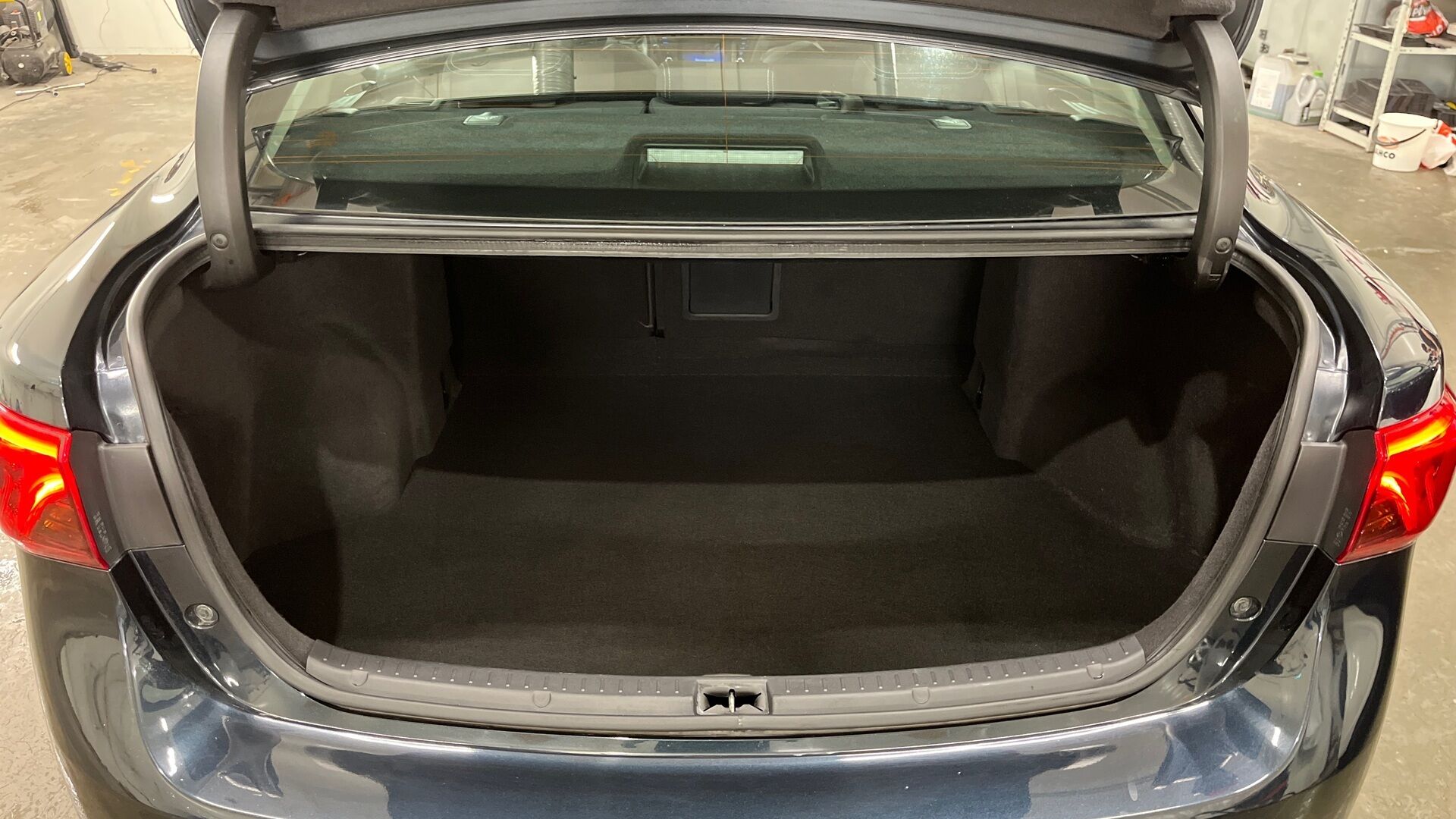 Toyota Avensis iso kuva 12