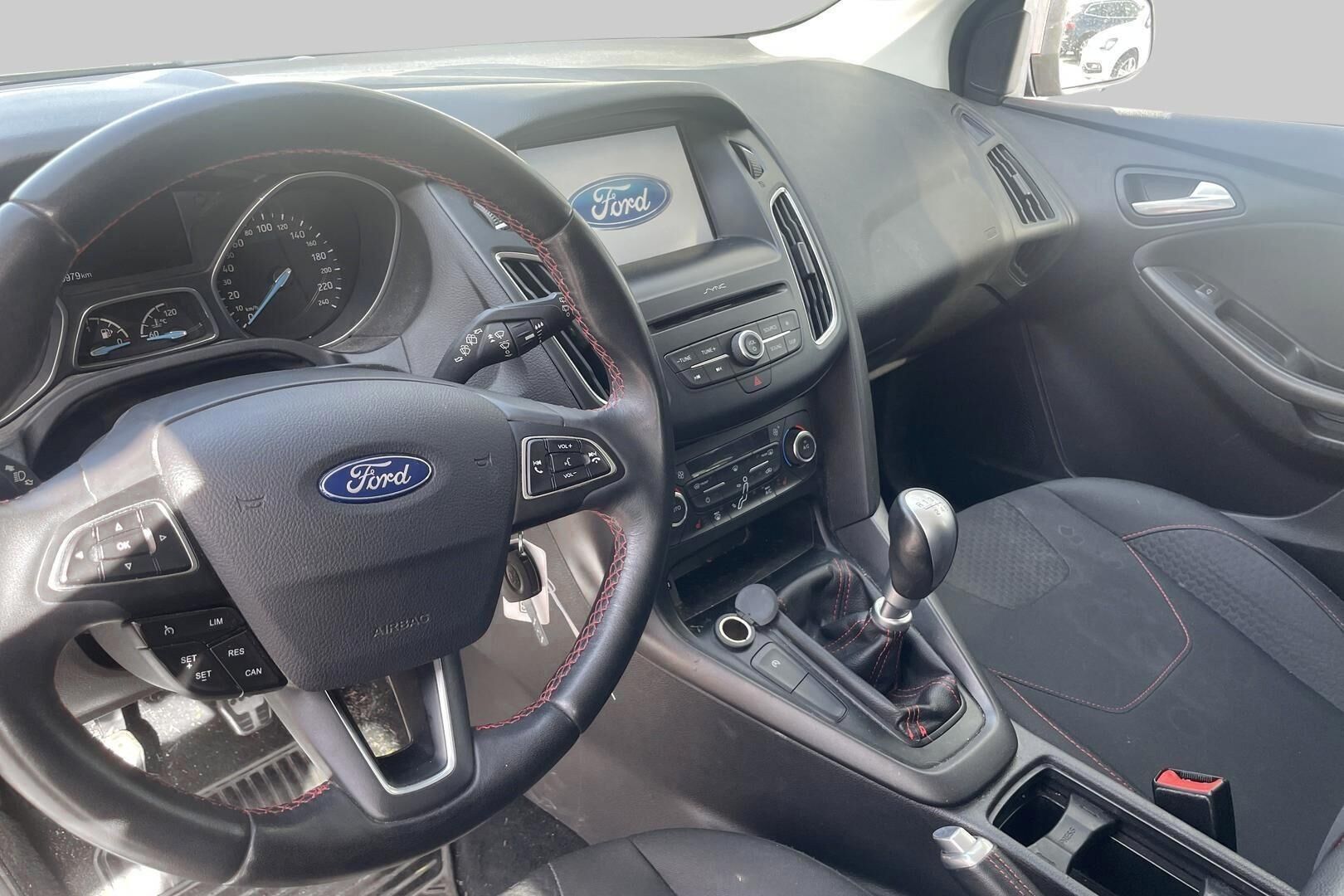 Ford Focus iso kuva 2