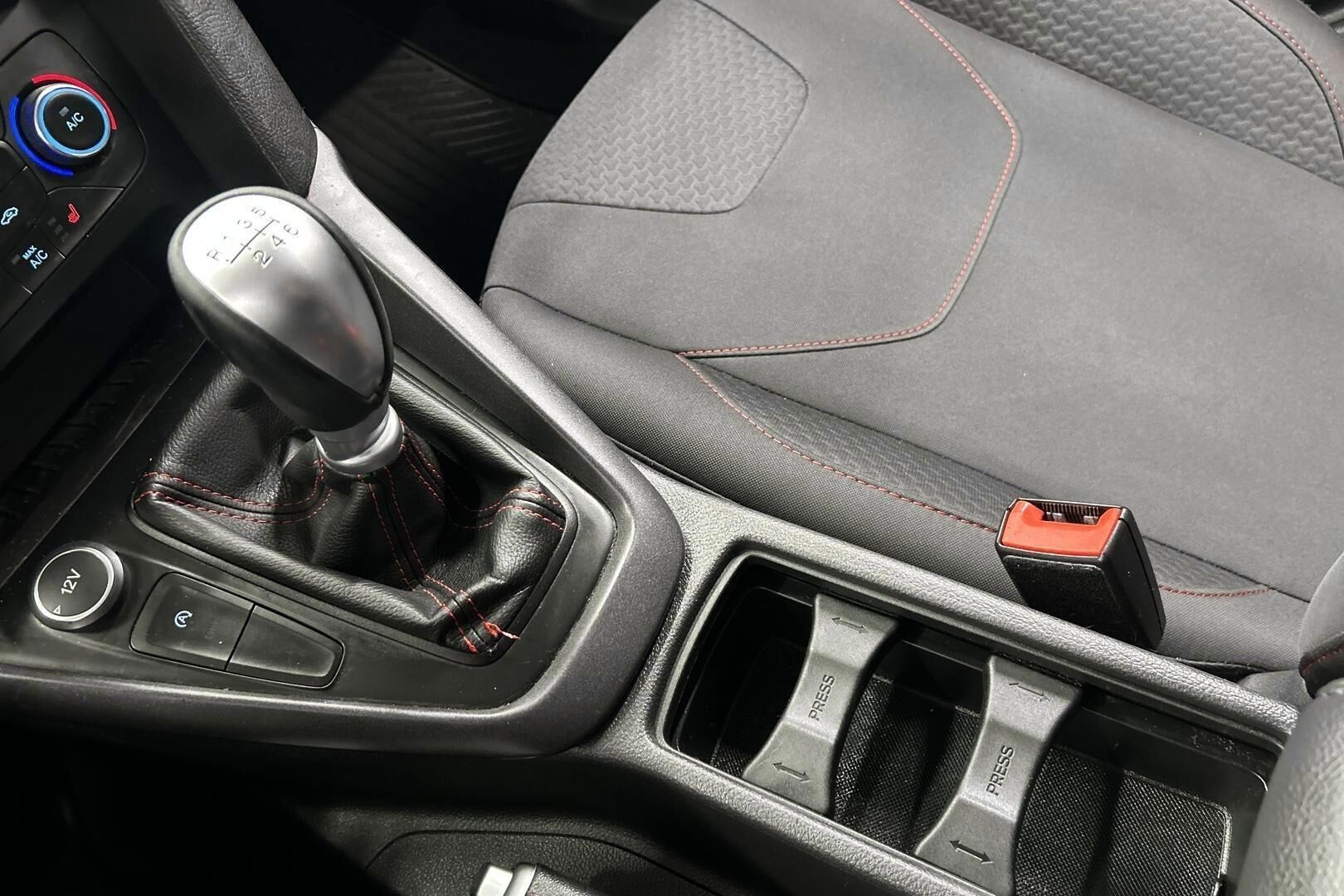Ford Focus iso kuva 20