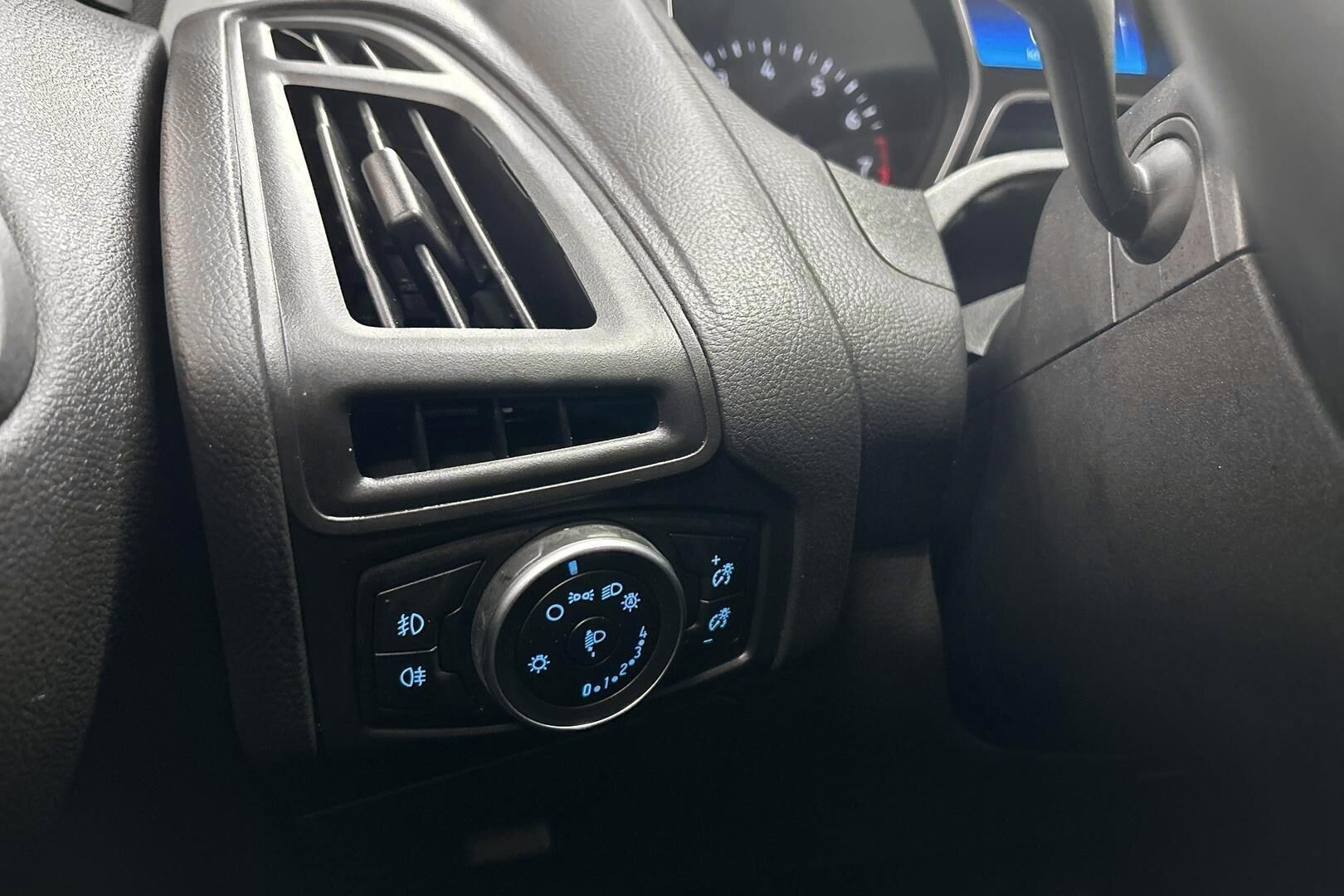 Ford Focus iso kuva 21