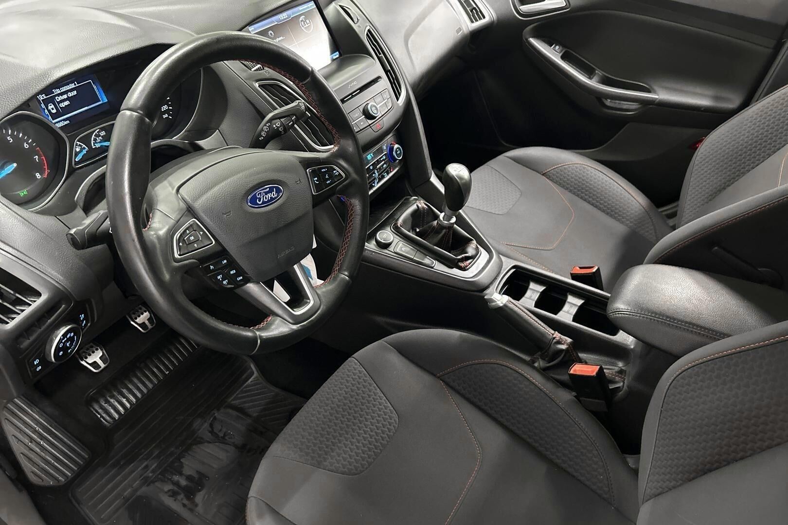 Ford Focus iso kuva 9