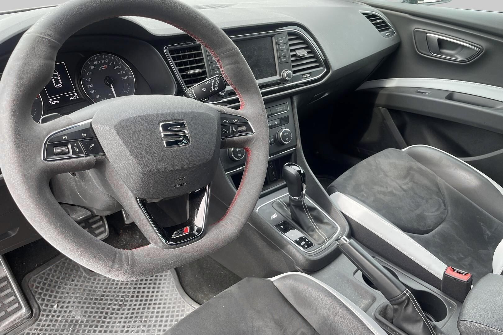 Seat Leon ST iso kuva 1
