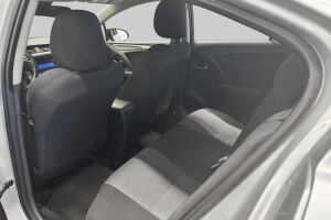 Toyota Avensis esikatselu 15