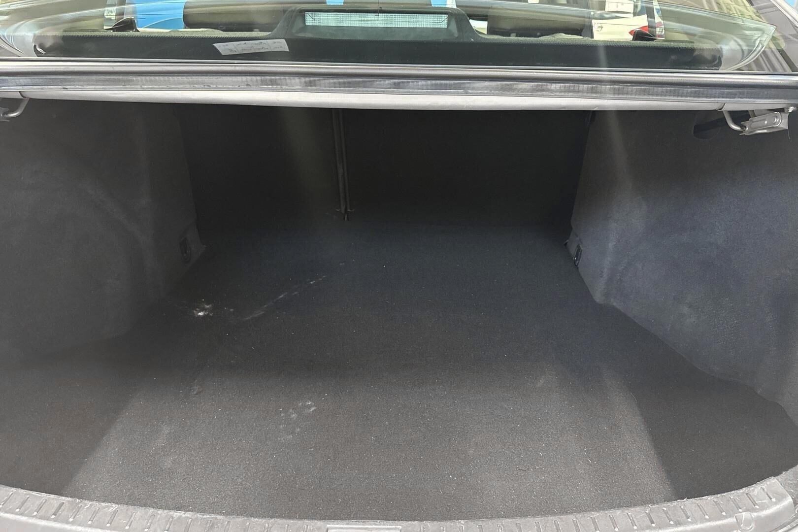 Toyota Avensis iso kuva 7