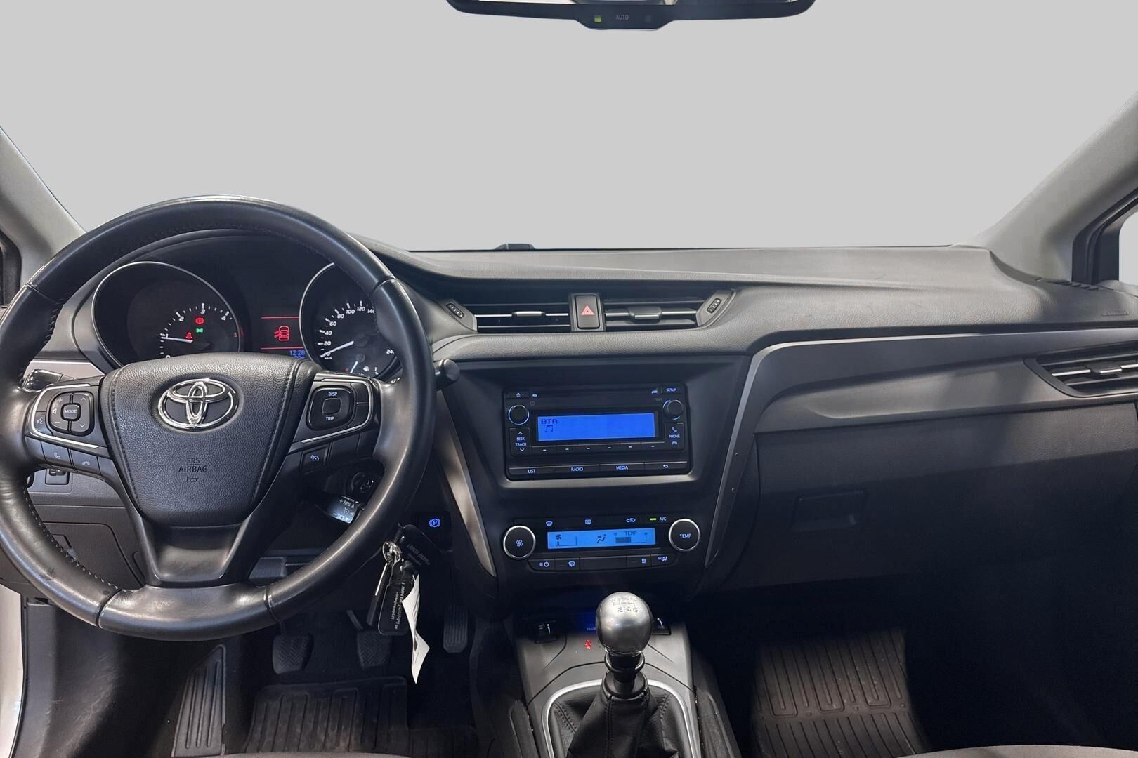 Toyota Avensis iso kuva 5